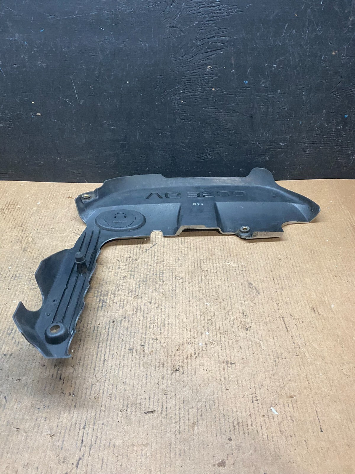 2001 to 2004 Infiniti QX4 Engine Cover Ornament H4793 DG15