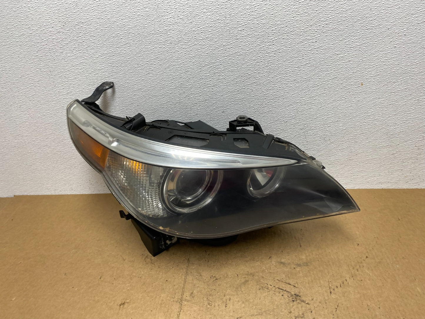 2004 to 2007 BMW 525i 5 Series Headlight Right Passenger Xenon AFS AC3537 DW0