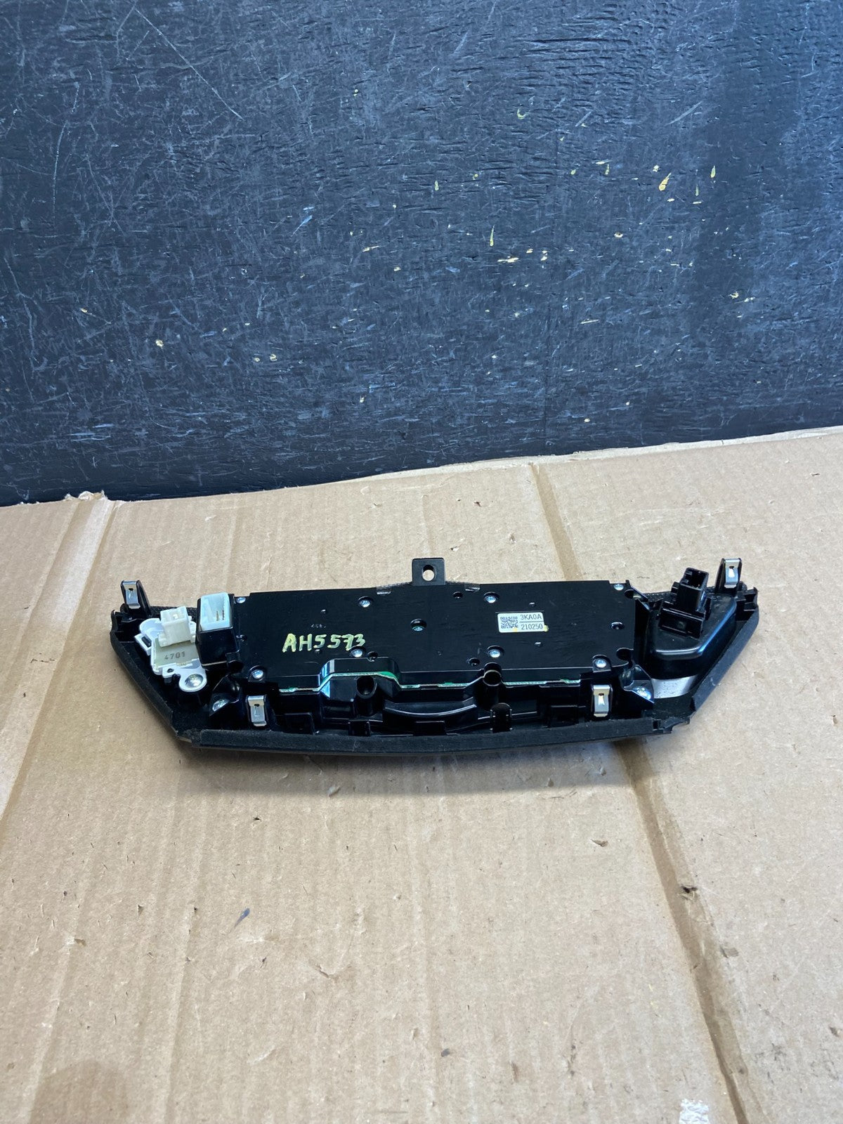 2013 to 2015 Nissan Pathfinder Information Display Control AH5573 DW3