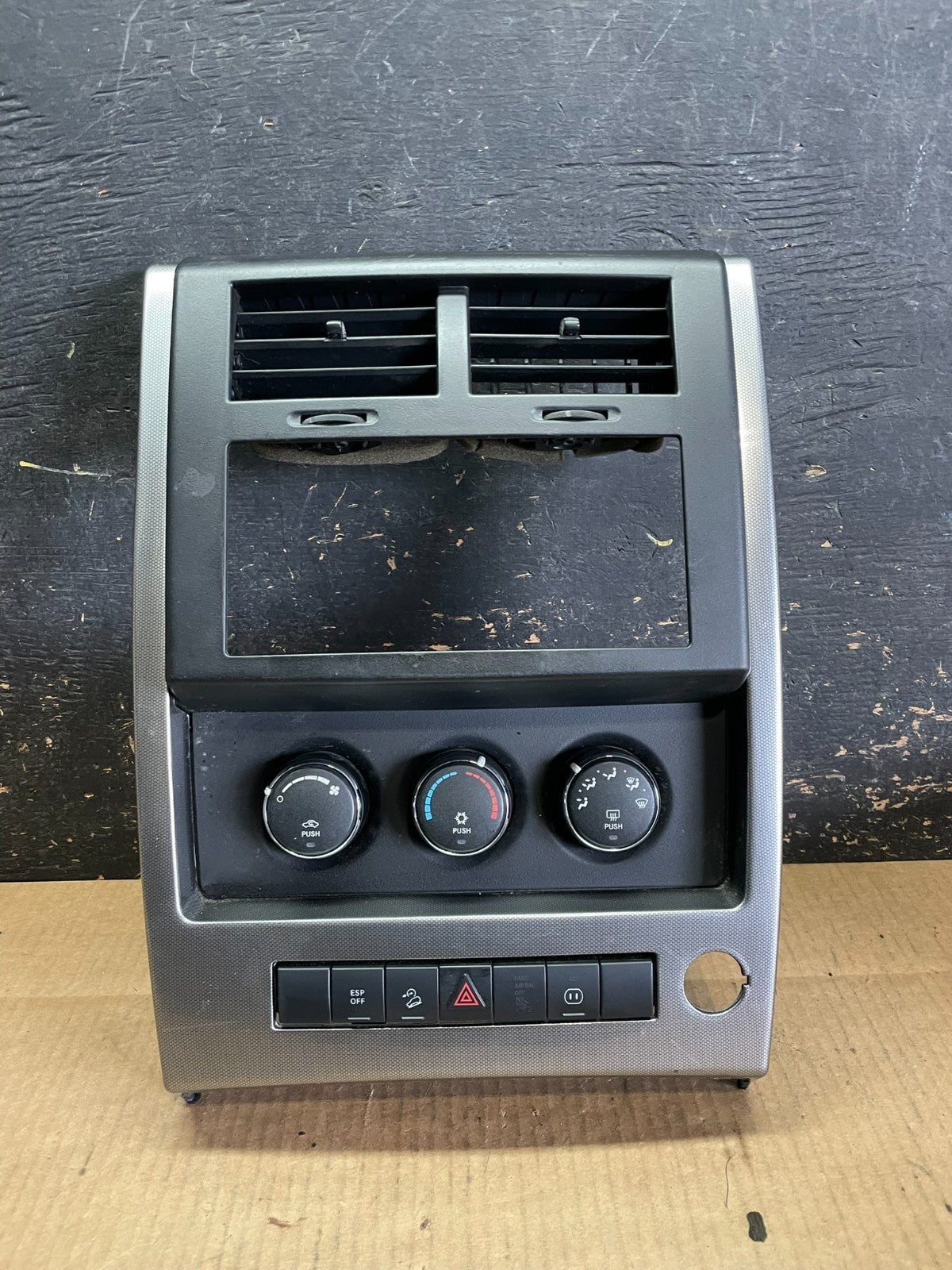 2008 to 2012 Jeep Liberty Dash Climate Temperature Control Radio Bezel AA9306 DG0