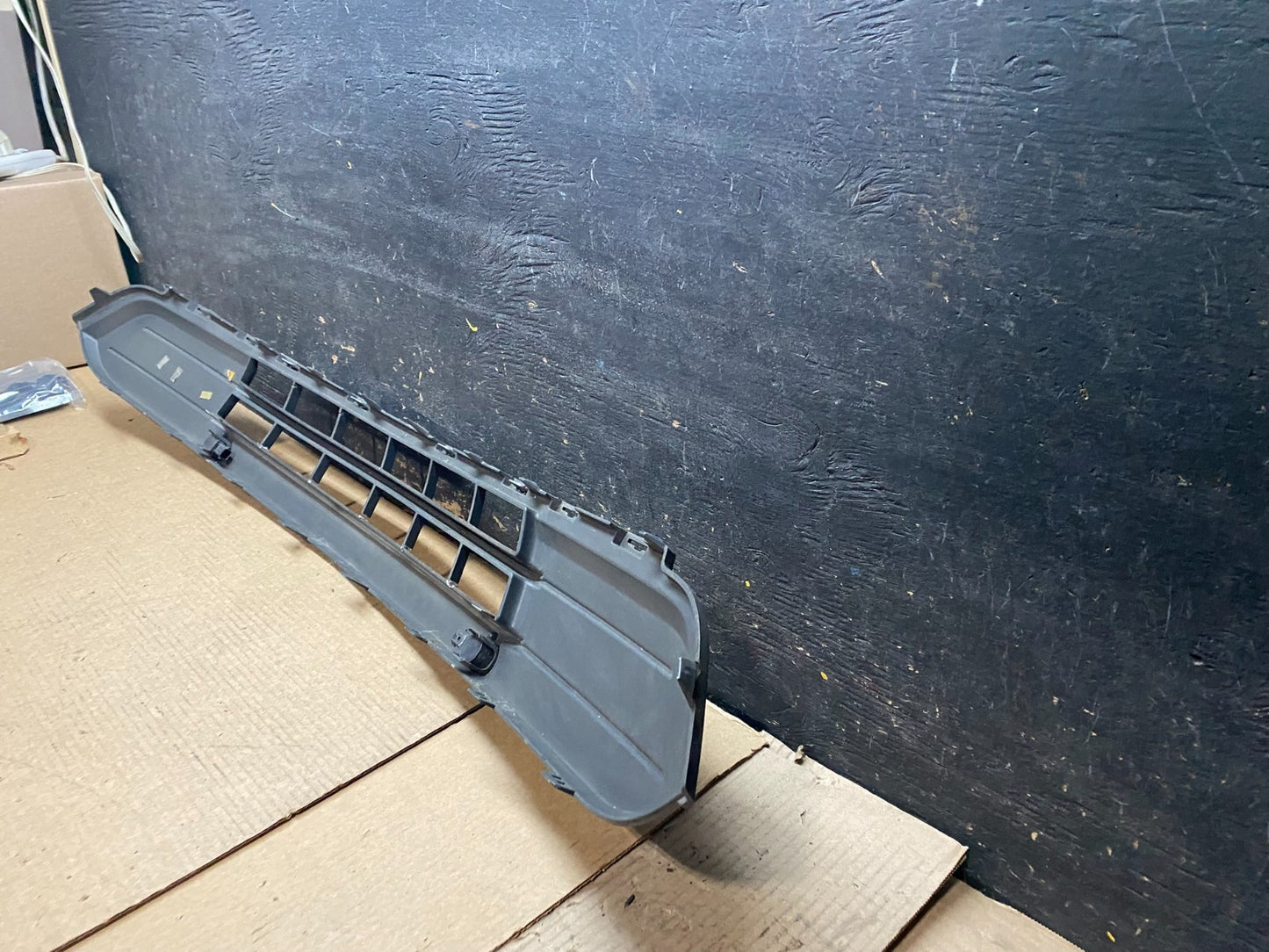 2013 to 2016 Lincoln MKS Front Lower Grille Grill v6977 DG6