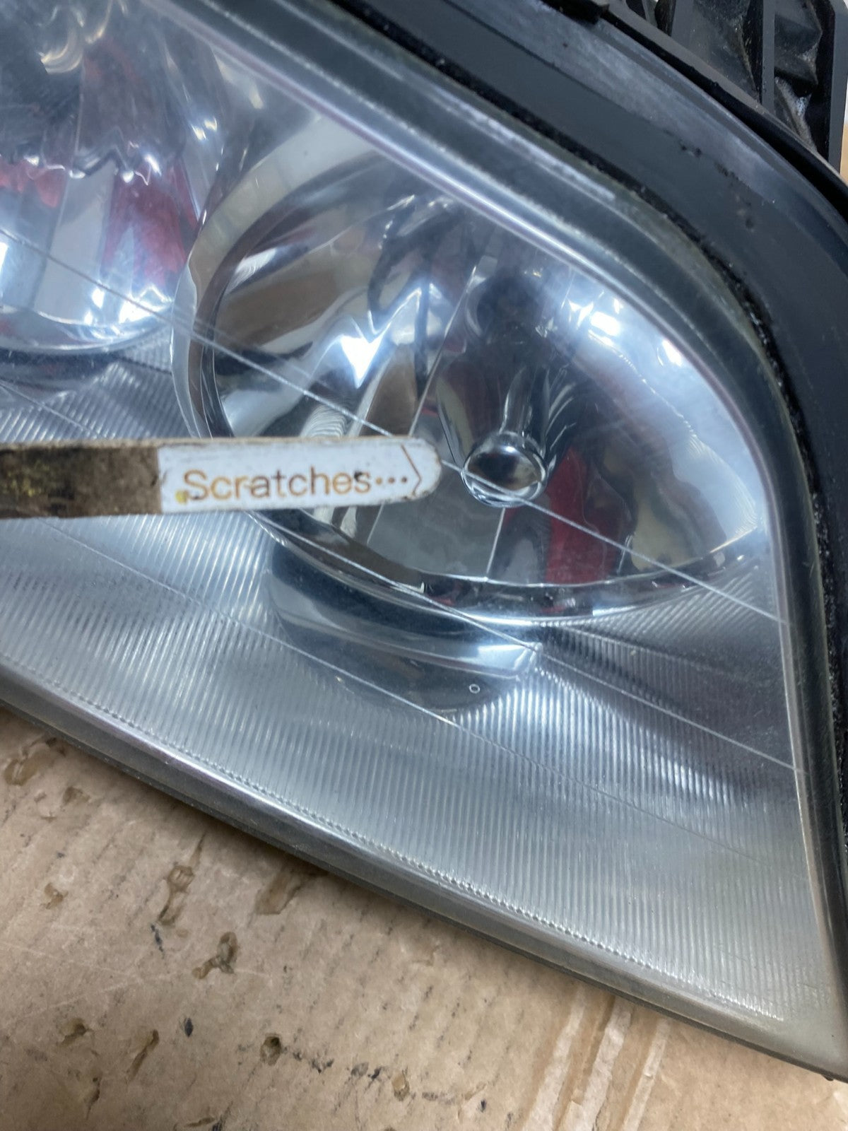 2005 to 2011 Lincoln Town Car Right Passenger Rh Side Headlight AI4643 DW3