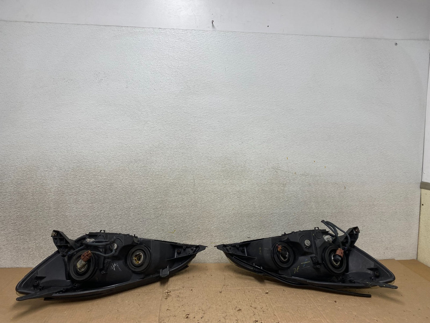 2004 2005 Toyota Sienna Left+Right Set Side Halogen Headlights W2925 DW10