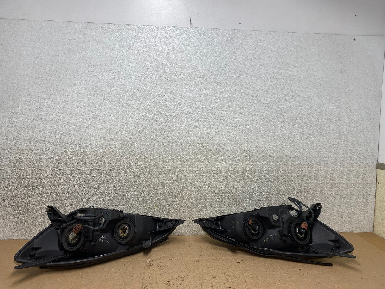 2004 2005 Toyota Sienna Left+Right Set Side Halogen Headlights W2925 DW10