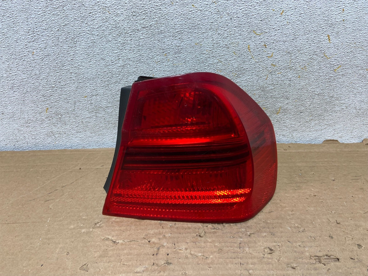 2006 2007 2008 Bmw 328i 3 Series Right Passenger Side Tail Light AH9060 LK0