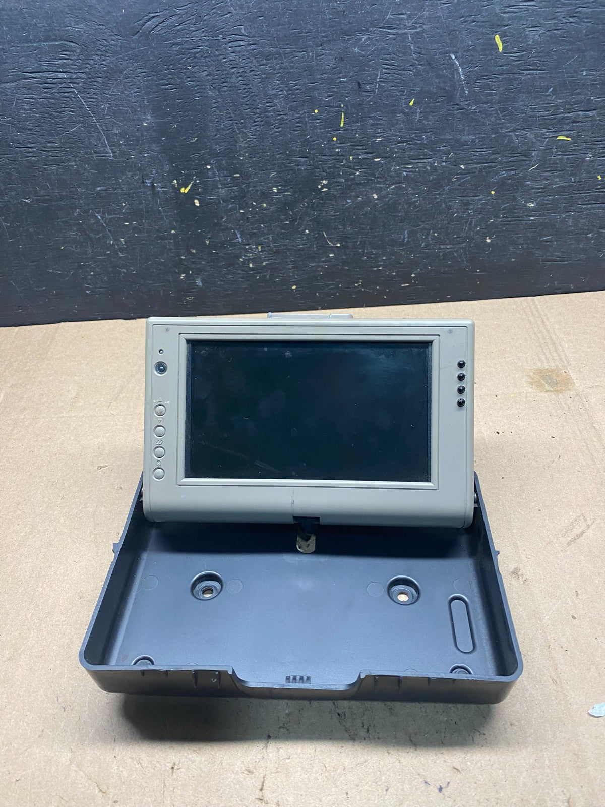 2004 to 2006 Infiniti Qx56 Roof Mounted Display Screen R6420 PS0