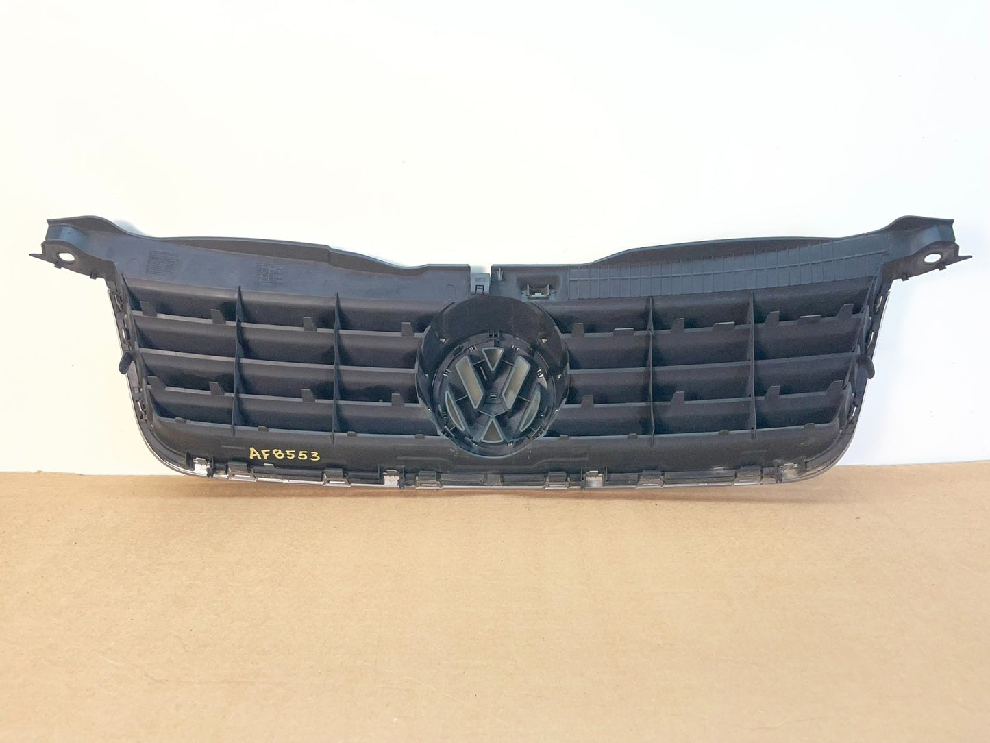 2001 to 2005 Volkswagen Passat Front Upper Grill Grille AF8553 DG3