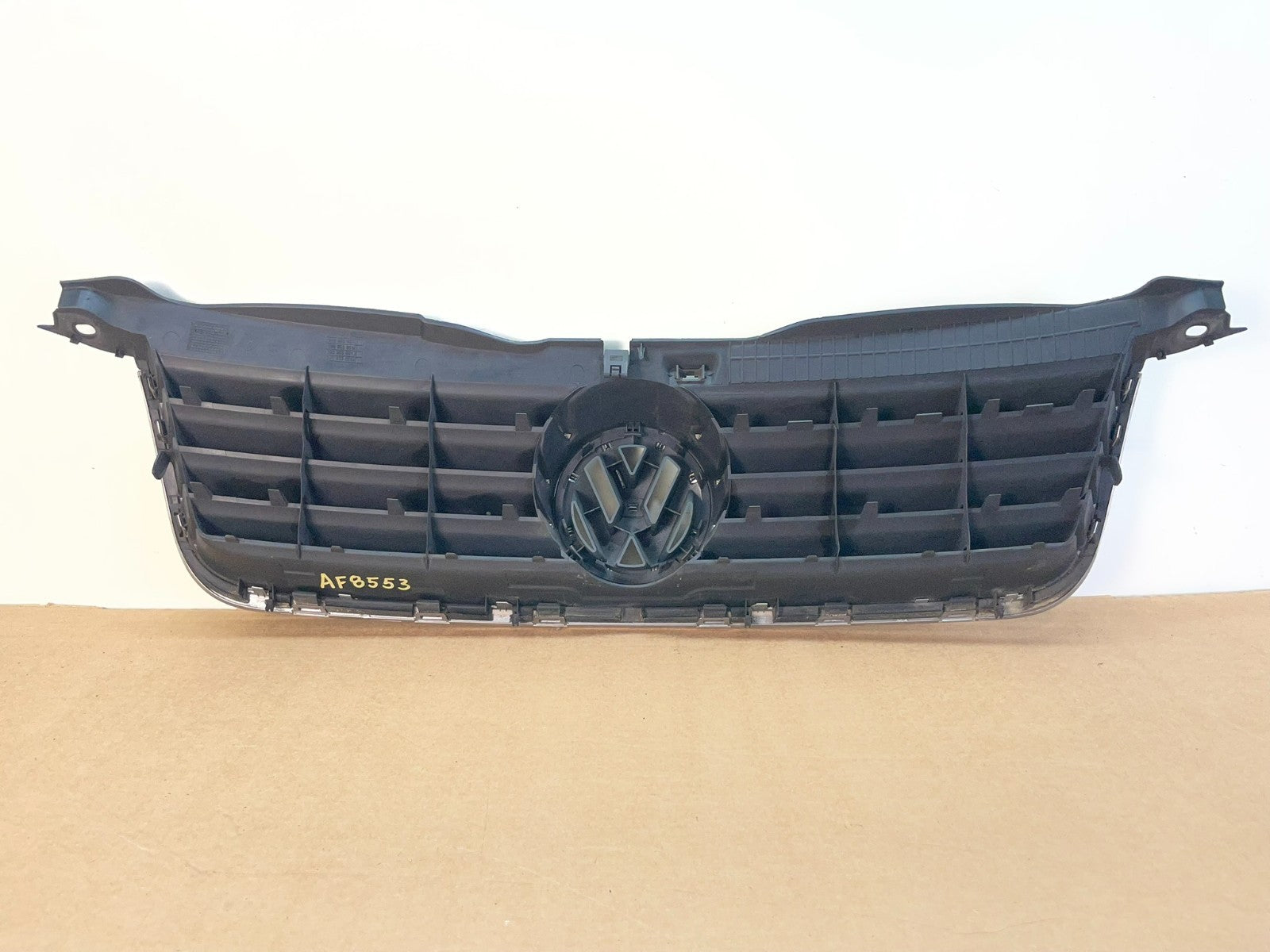 2001 to 2005 Volkswagen Passat Front Upper Grill Grille AF8553 DG3