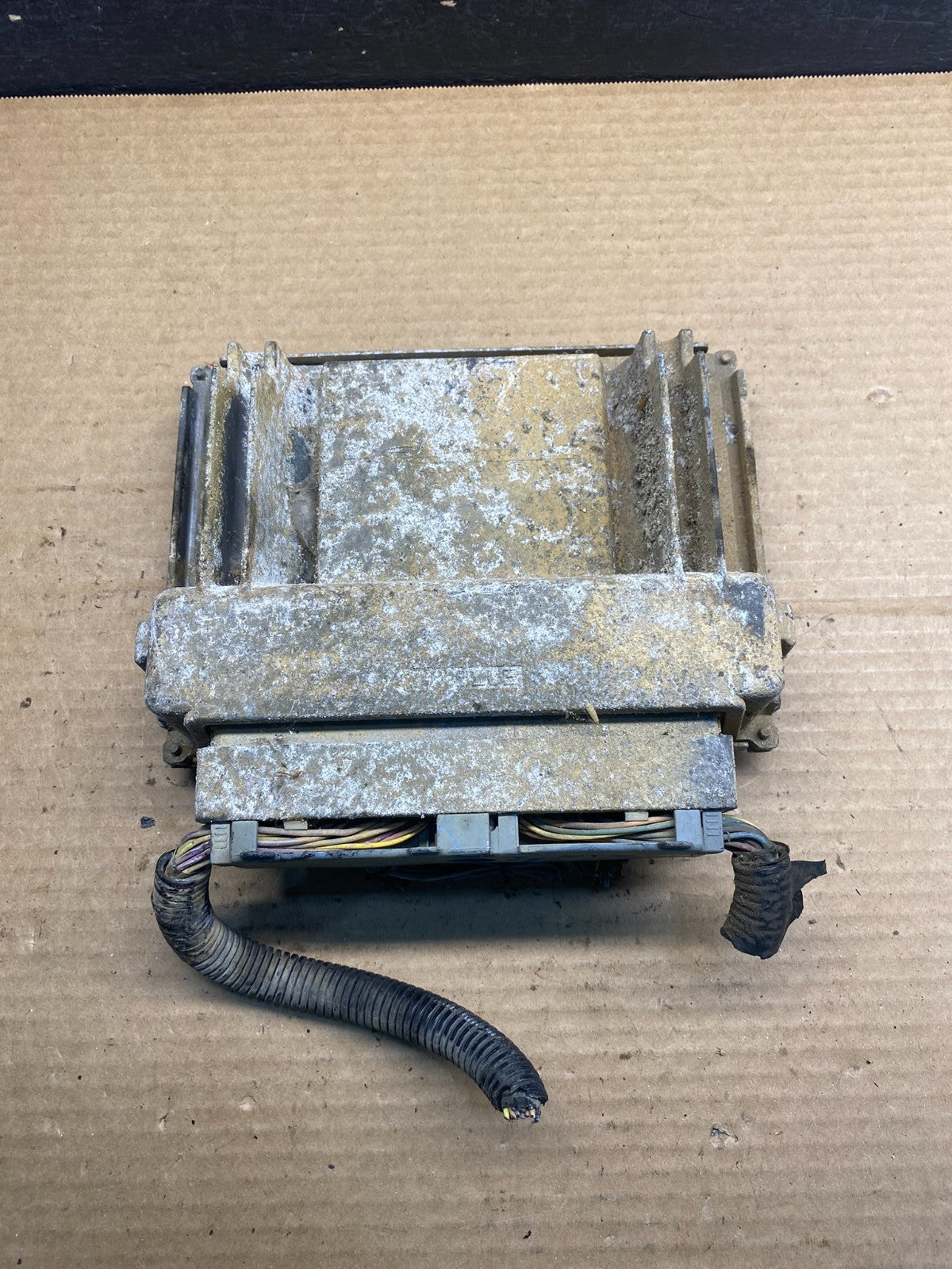 2001-2002 Silverado Tahoe Engine Computer Module 12200411 ECM ECU AF6816 DW1