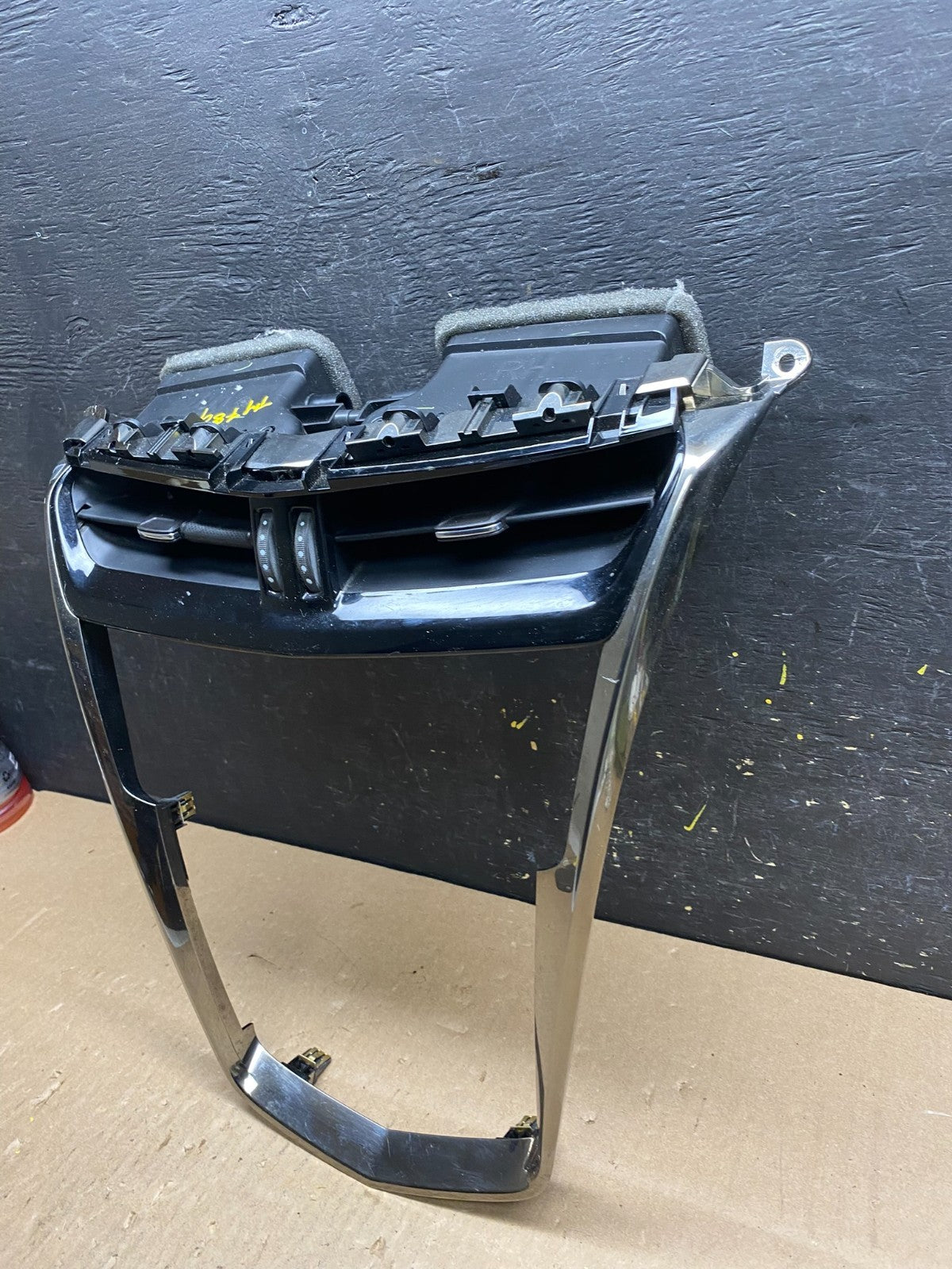 2015 to 2017 Cadillac CTS Front Navigation Surround Bezel Air Vents T4790 PS2