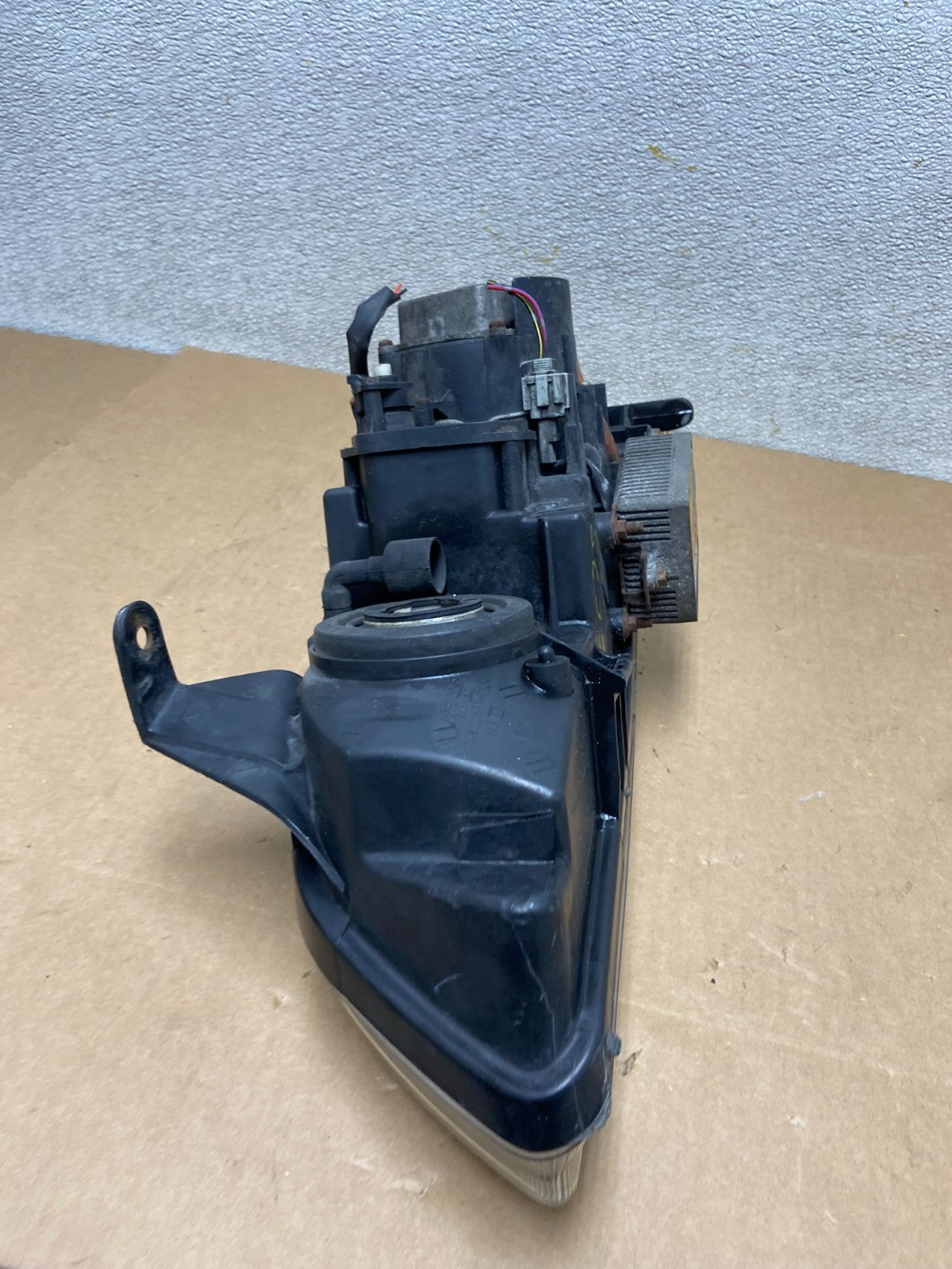 2000 to 2001 Infiniti I30 Right Passenger RH Side Headlight Xenon Z6678 DW8