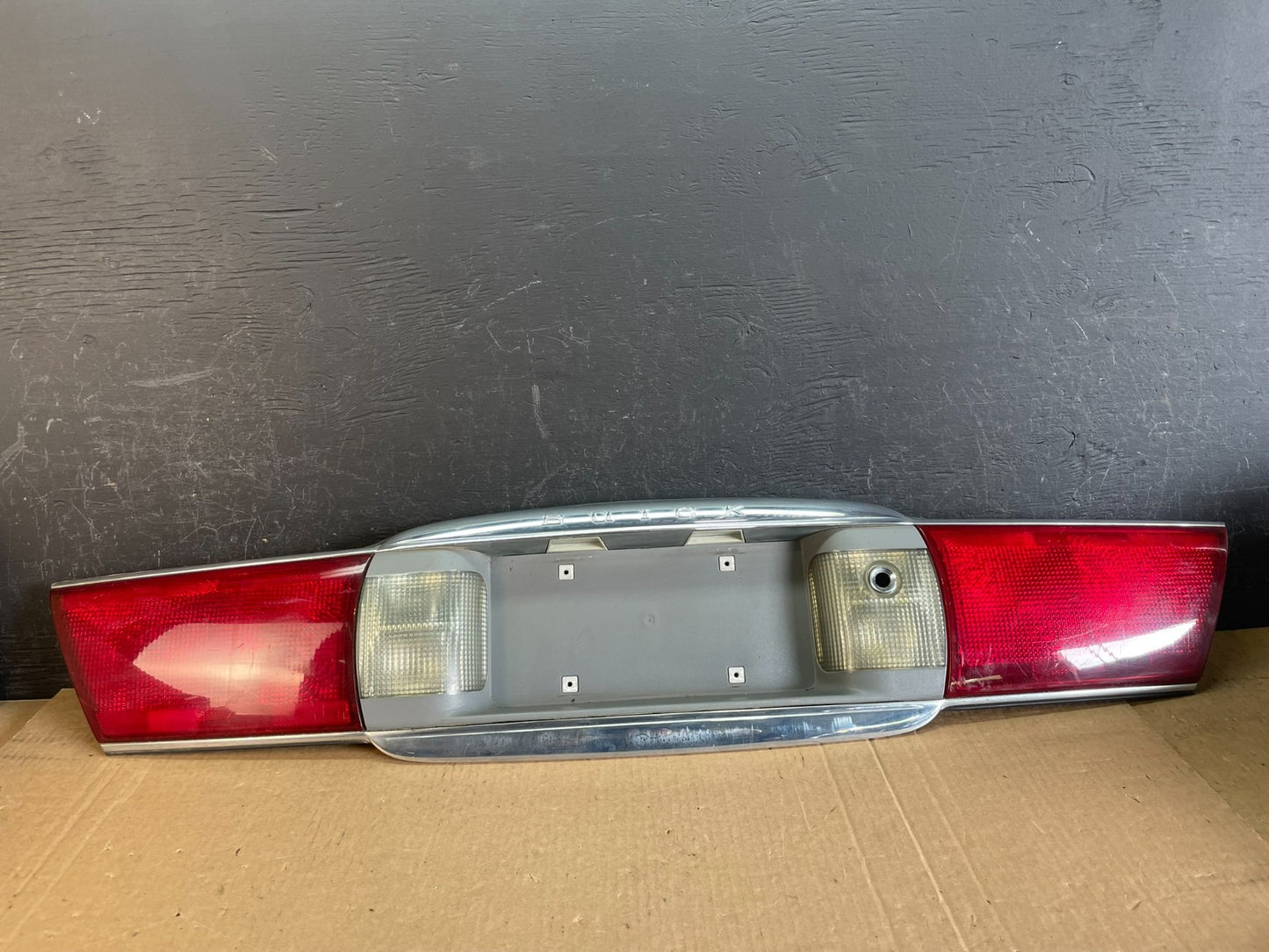 2000 to 2005 Buick Lesabre Trunk Rear Center Tail Light Panel AD0211 DG0
