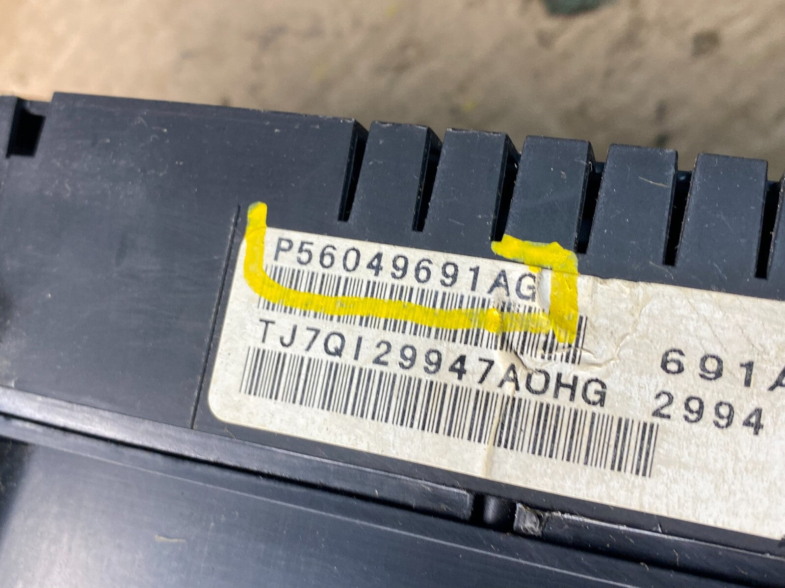 2005 Dodge Durango Speedometer Instrument Cluster Gauge M8017 PS8