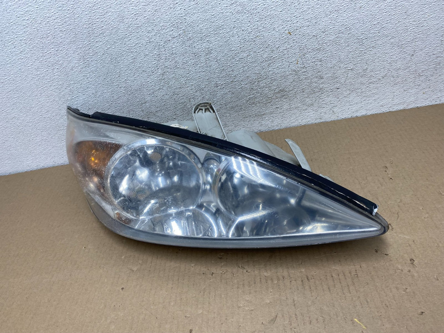 2002 to 2004 Toyota Camry Halogen Headlight Right Passenger Rh AG5876 DW1