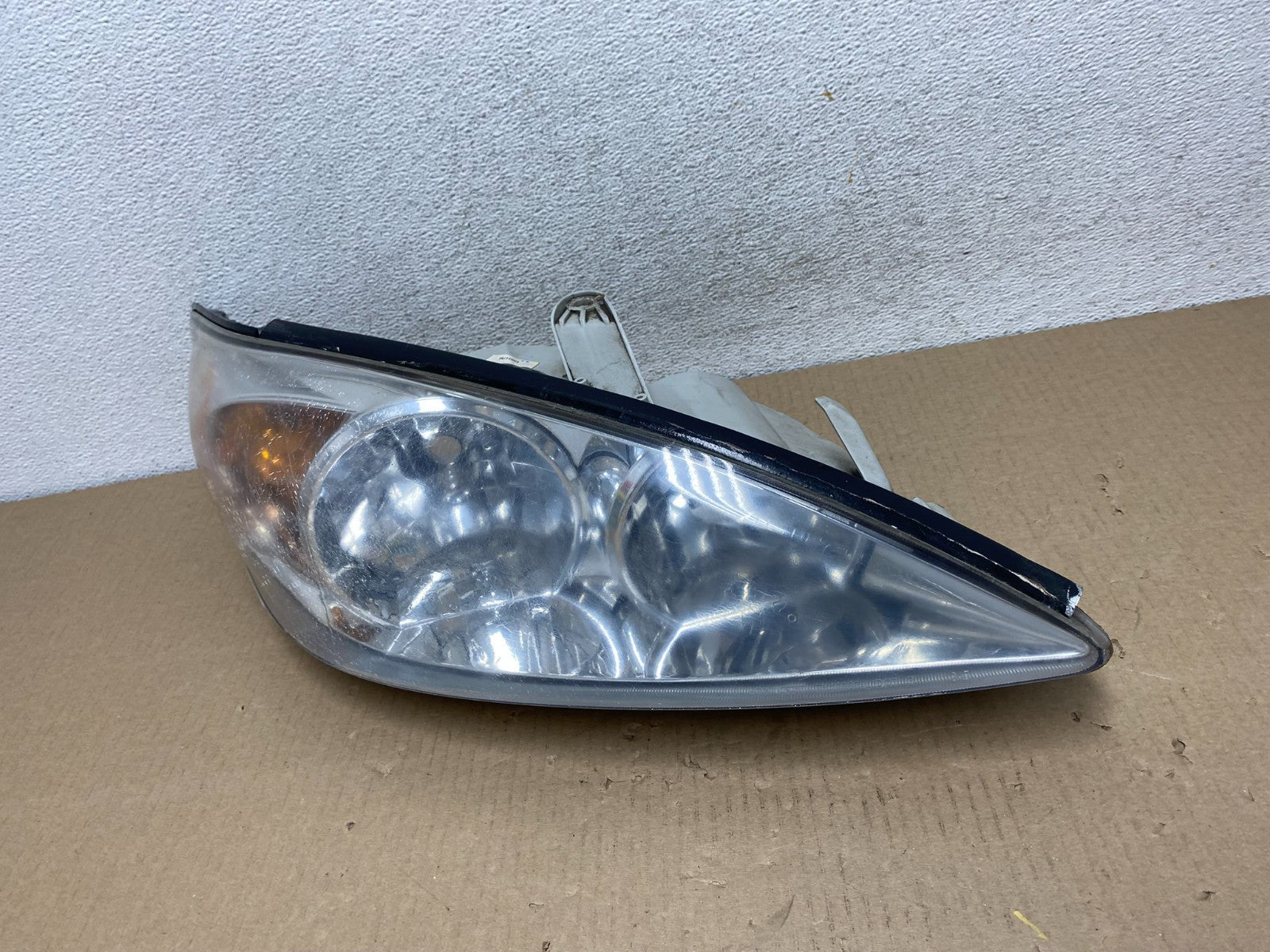 2002 to 2004 Toyota Camry Halogen Headlight Right Passenger Rh AG5876 DW1