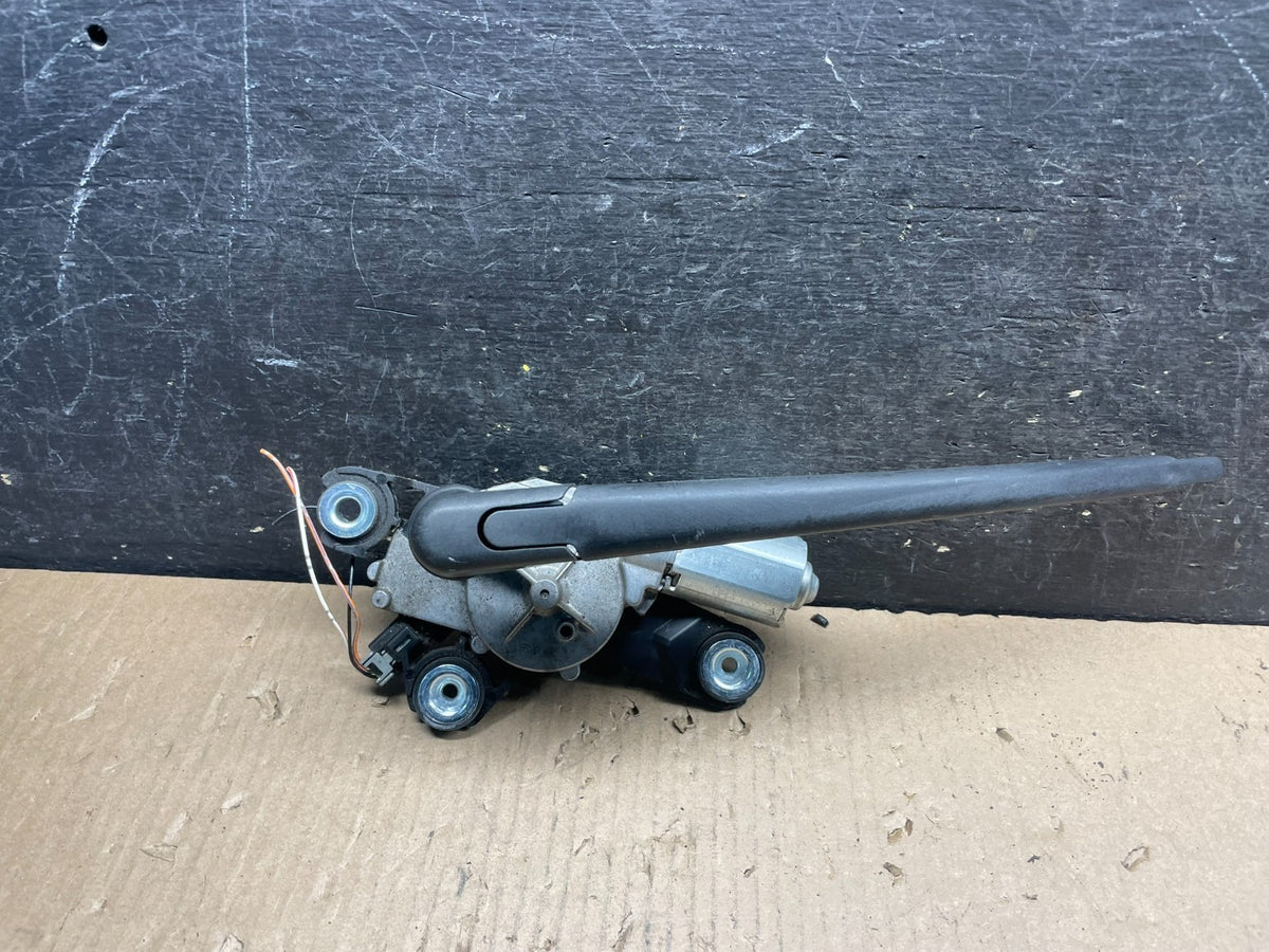 2004 to 2009 Mazda 3 Windshield Rear Wiper Motor U9551 DG0