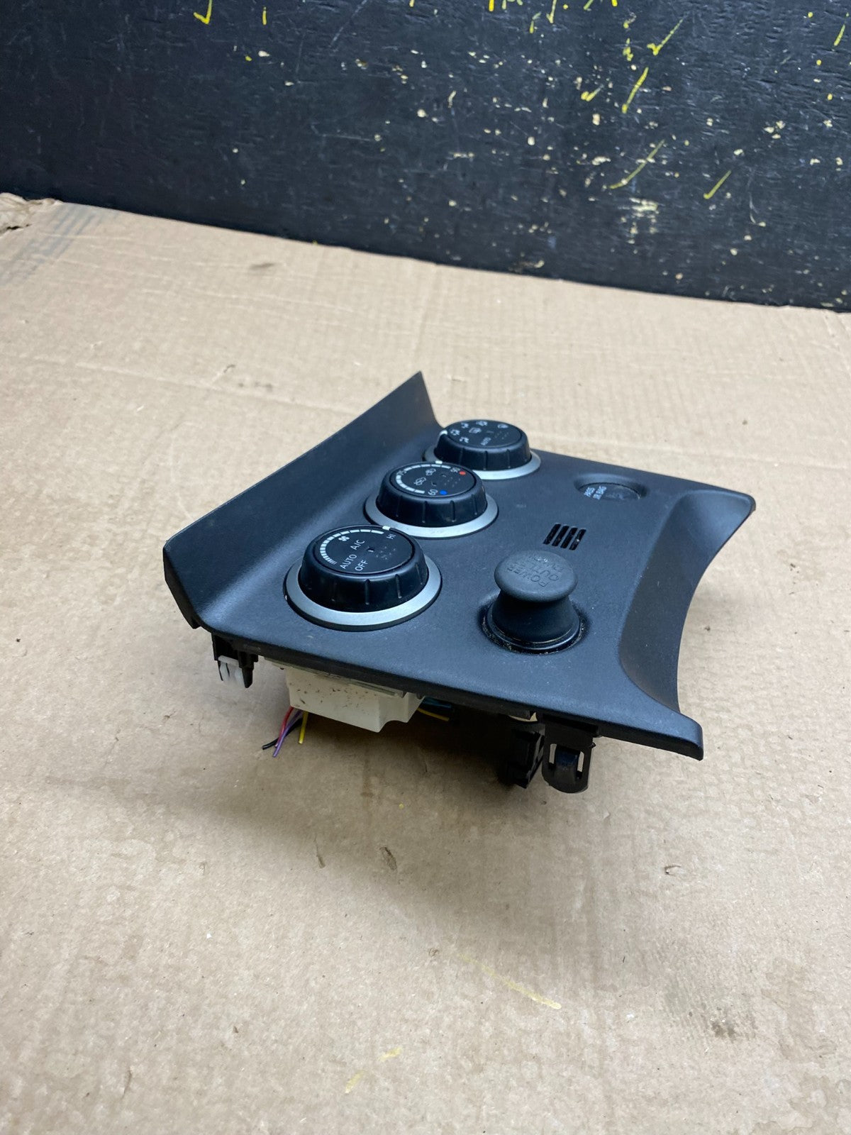 2011 to 2015 Nissan Rogue Heater Temperature AC Climate Control OEM Y9907 DG2