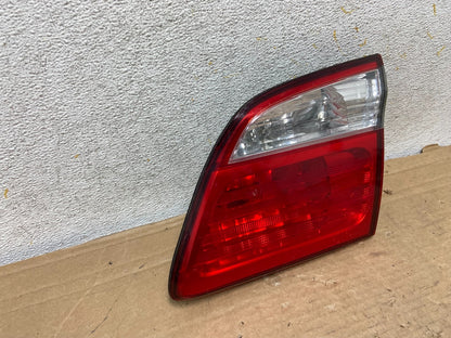 2000-2001 Infiniti i30 Right Passenger Rh Side Tail Light Inner AH8914 DW1