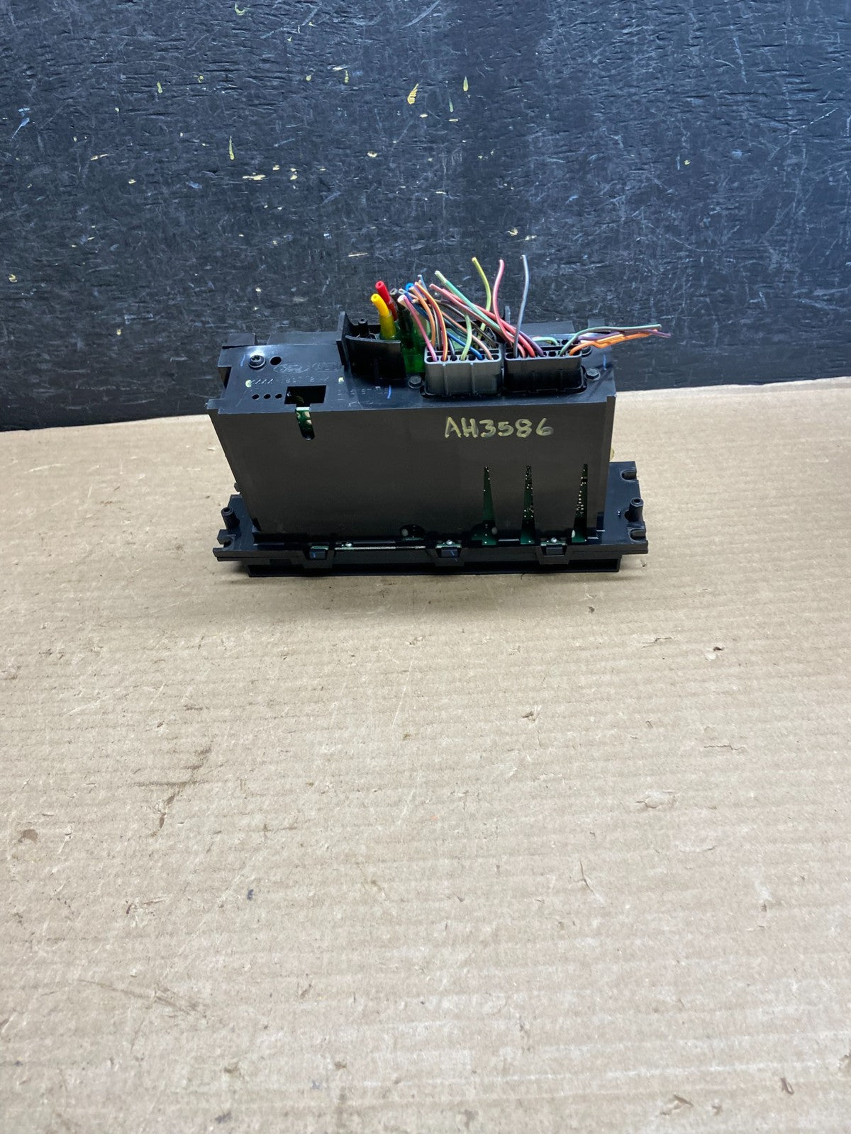 2003 to 2011 Ford Crown Victoria Marquis A/C Heater Climate Control AH3586 DG3