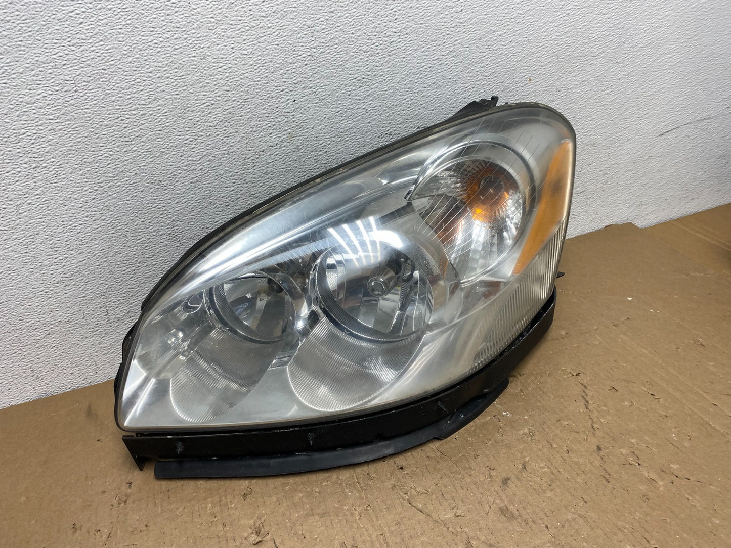 2006 to 2008 Buick Lucerne Left Driver LH Side Halogen Headlight AD8173 DW2