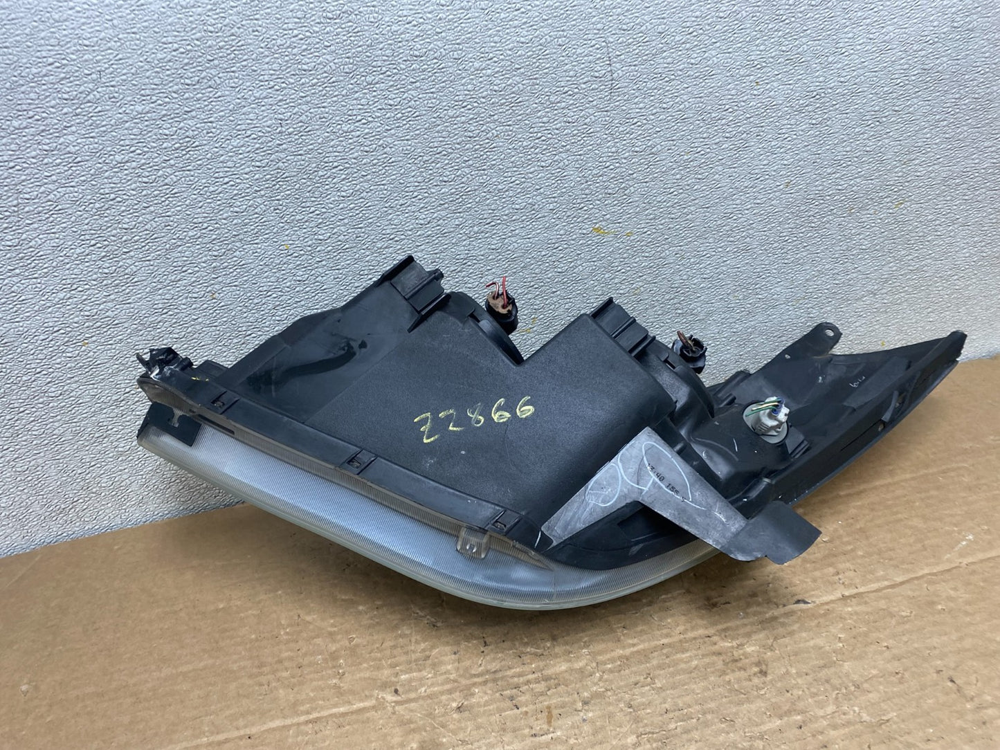 2004 2005 2006 Toyota Solara Halogen Headlight Right Passenger Side Z2866 DW7