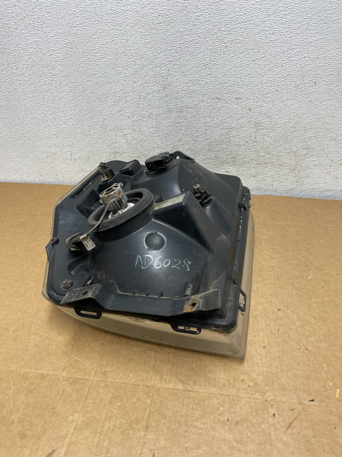 2008-2014 Ford Econoline E150 E250 E350 Left Driver LH Headlight AD6028 DW7