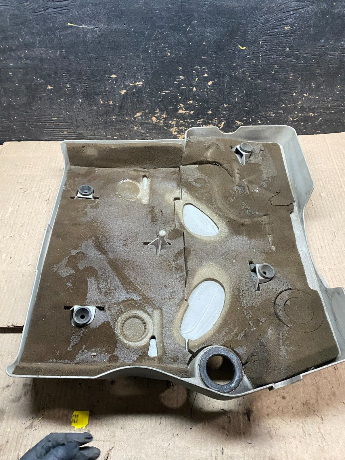 2004 to 2007  Cadillac CTS 2.8L Plastic Engine Cover Shield OEM x8184 DG6