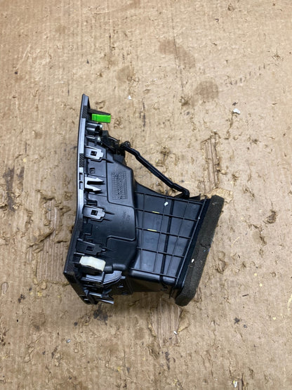 2013 to 2016 Hyundai Santa Fe Dashboard Center Right AC Air Heater Vent Z9655 DG2