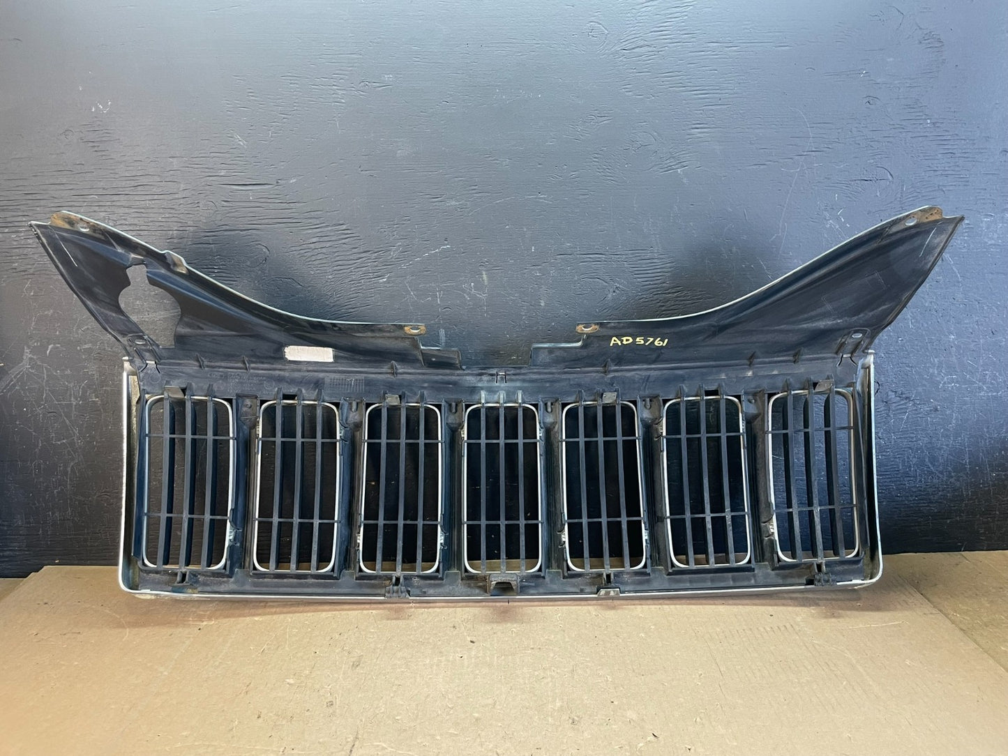 2008 2009 2010 Jeep Grand Cherokee Front Upper Grill Grille AD5761 DG3