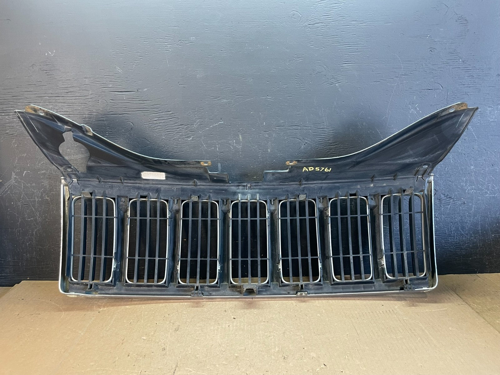 2008 2009 2010 Jeep Grand Cherokee Front Upper Grill Grille AD5761 DG3