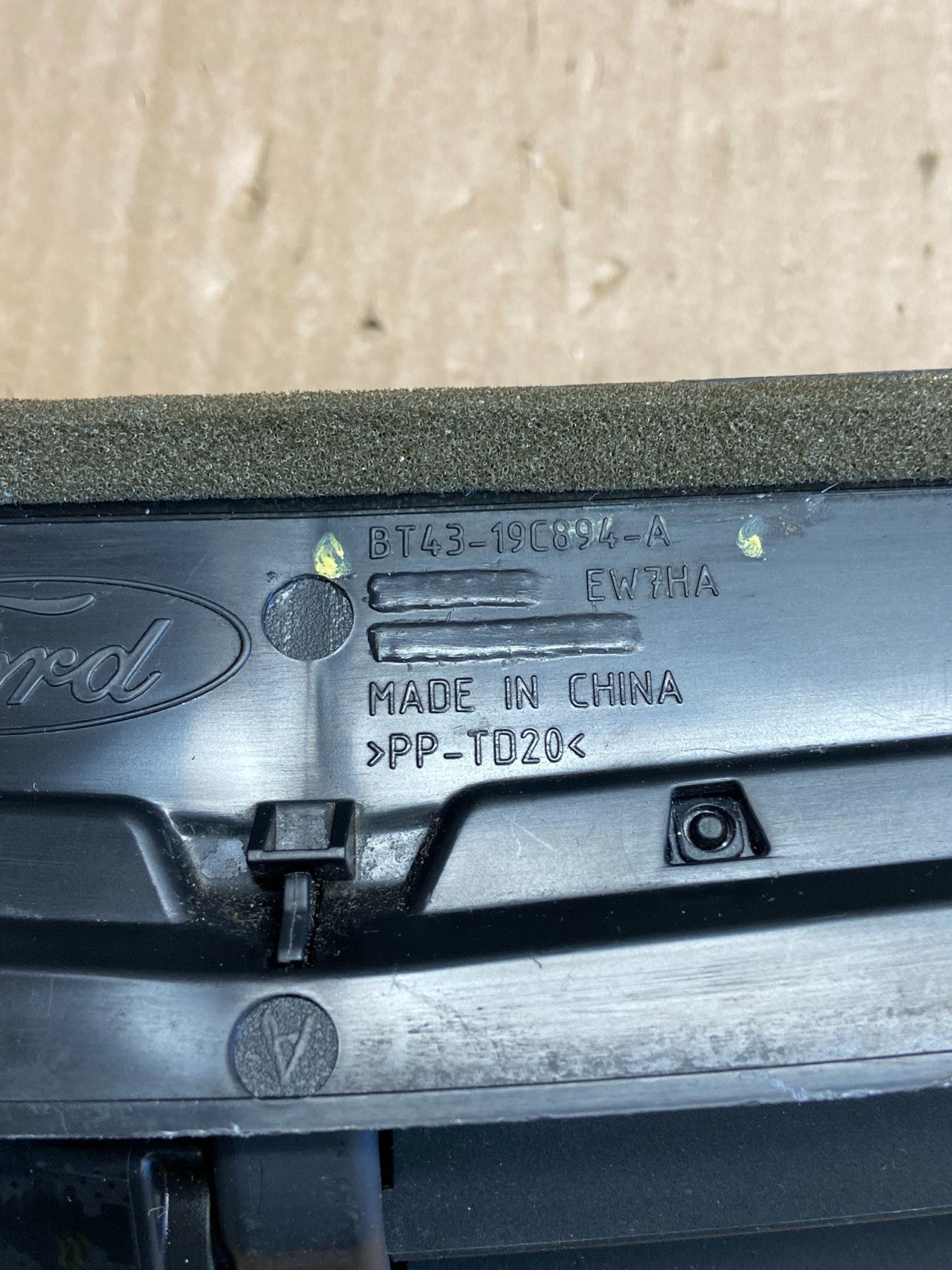 2011 to 2014 Ford Edge Center Dash Radio Panel Air Vent AH5683 DG4