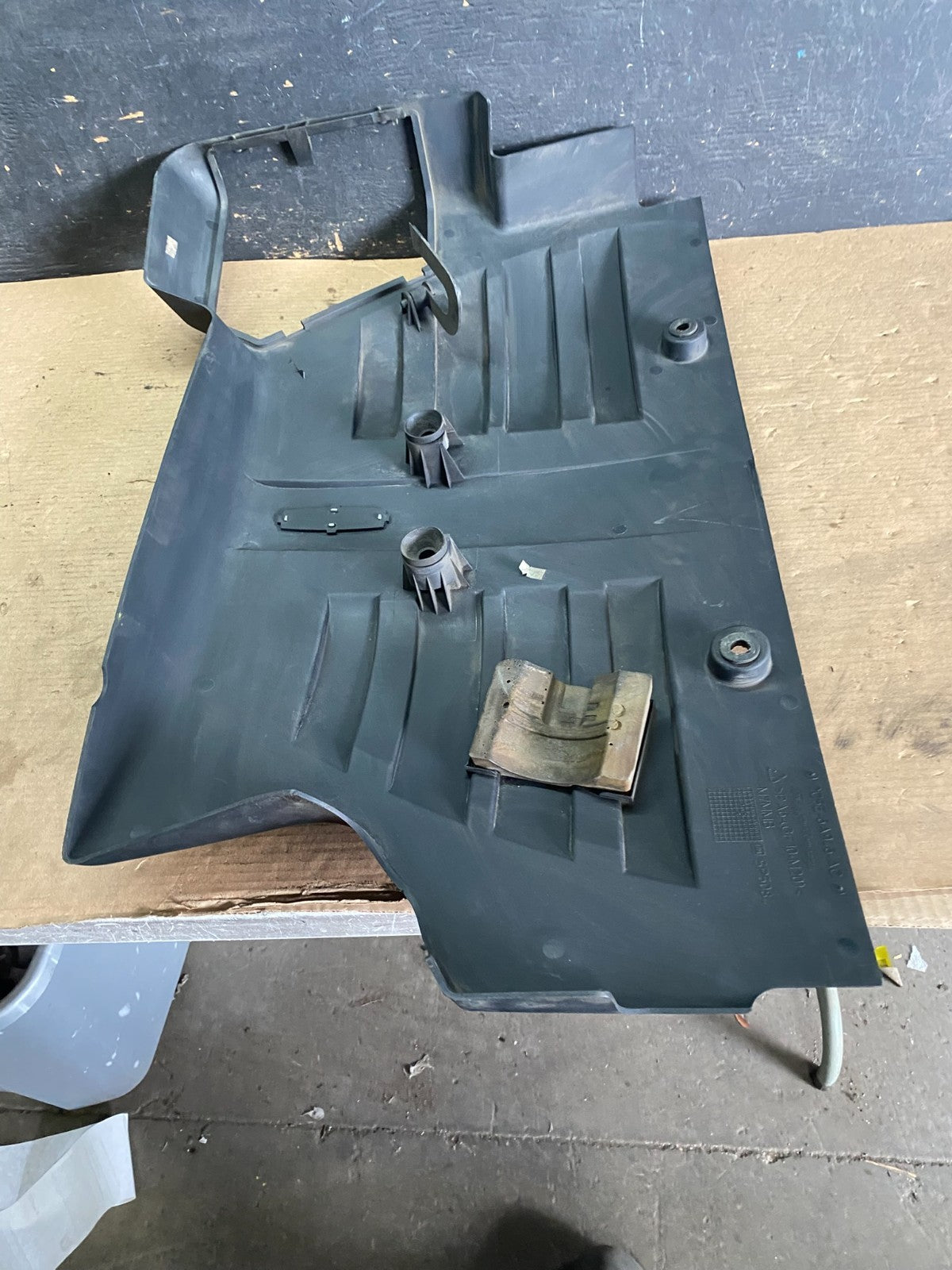 2004 Lincoln Aviator Engine Plastic Trim Motor Cover O8229 PS7