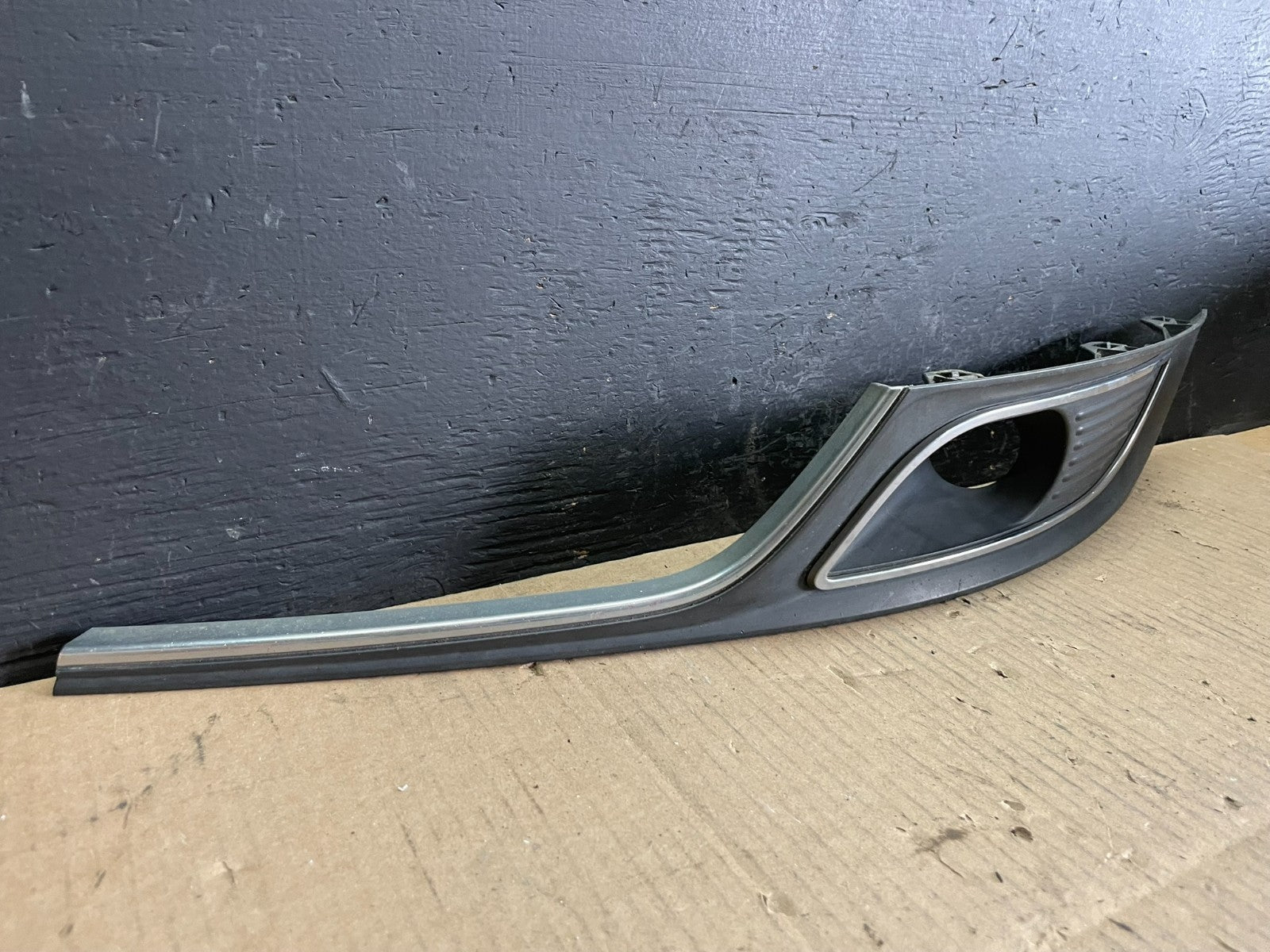 2013 to 2016 Lincoln MKS Left Driver LH Fog Light Bezel Trim AB7797 DG1