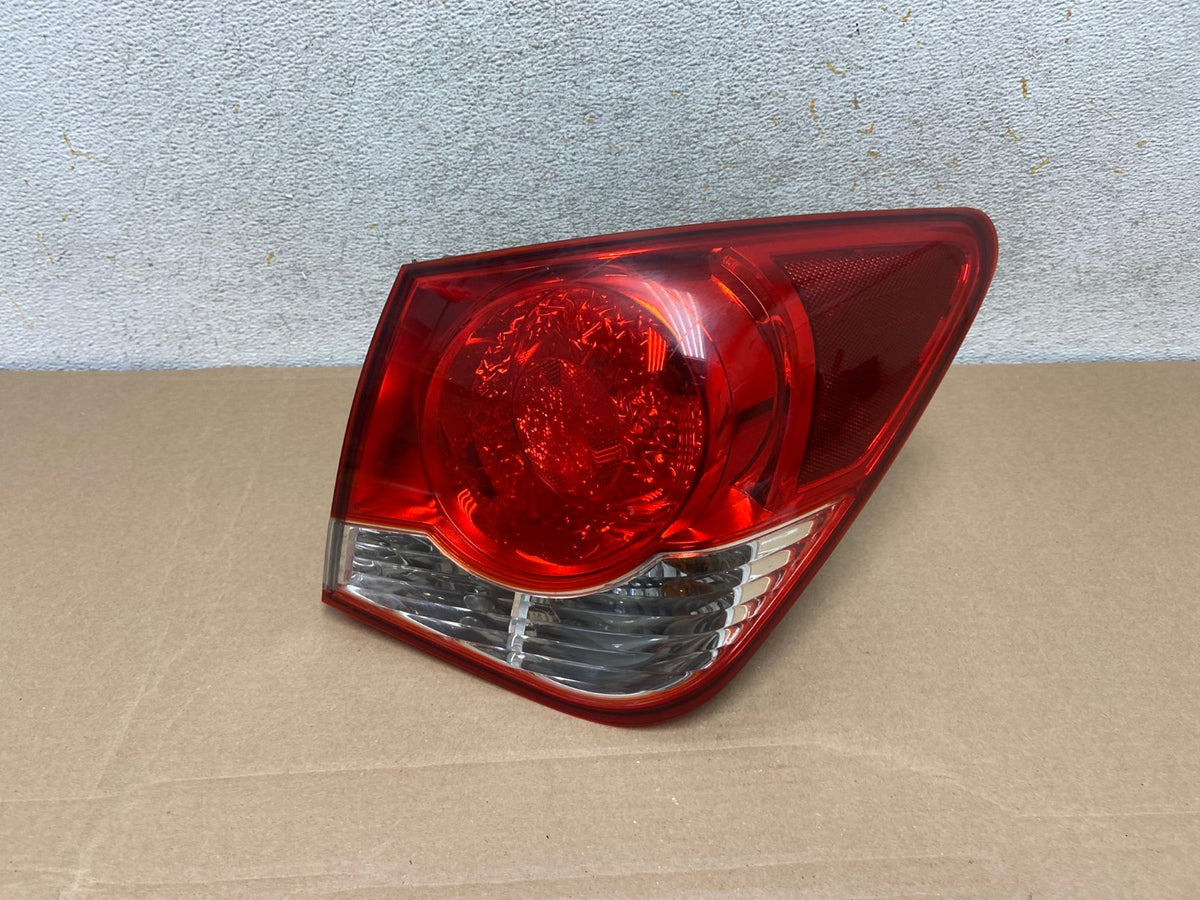 2011 2012 2013 2014 Chevrolet Cruze Right Passinger RH Side Tail Light AH9295 LK0