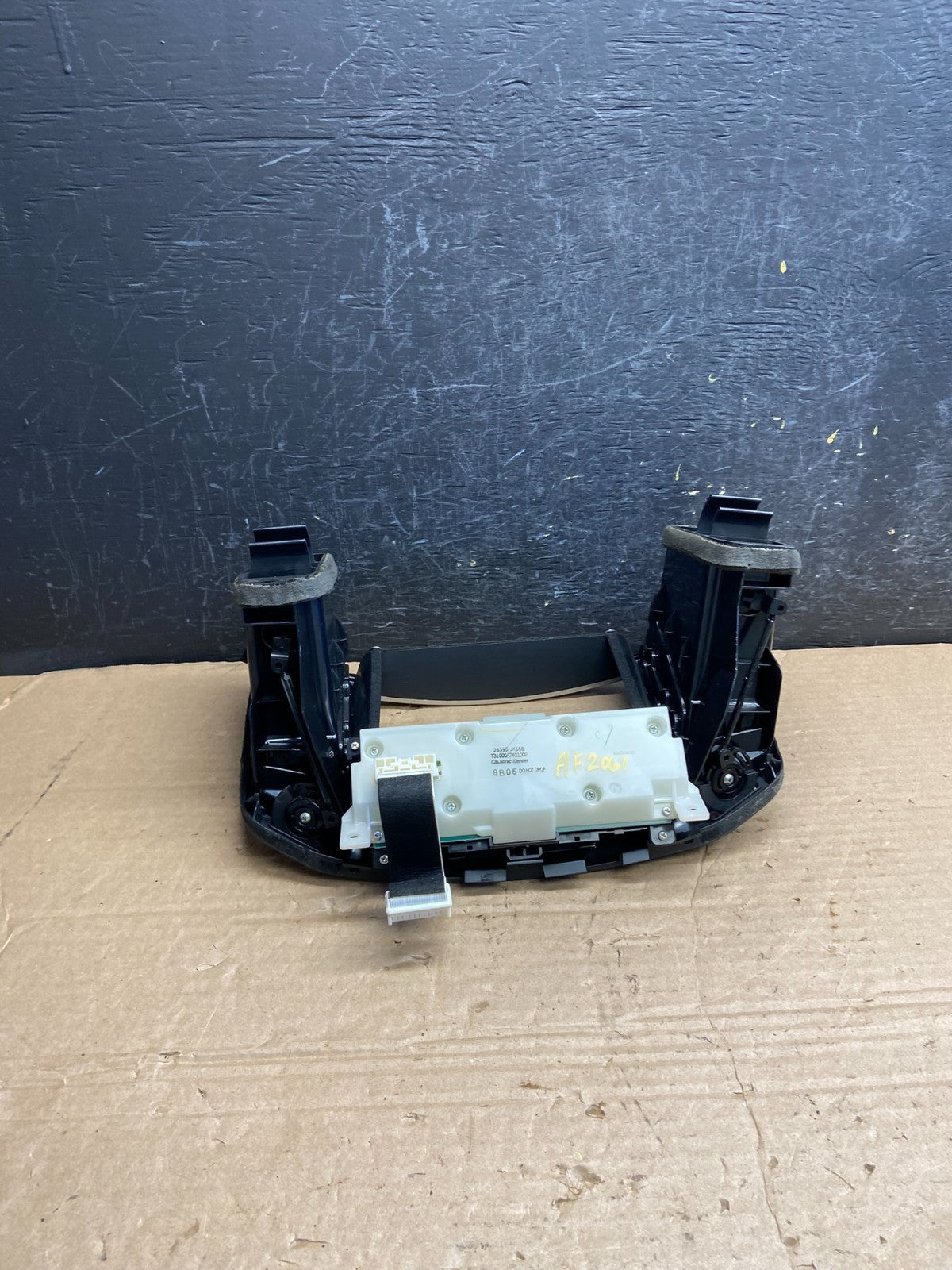 2008 to 2012 Infiniti G35 G37 Radio Player Climate Control Panel Bezel AF2061 DW4