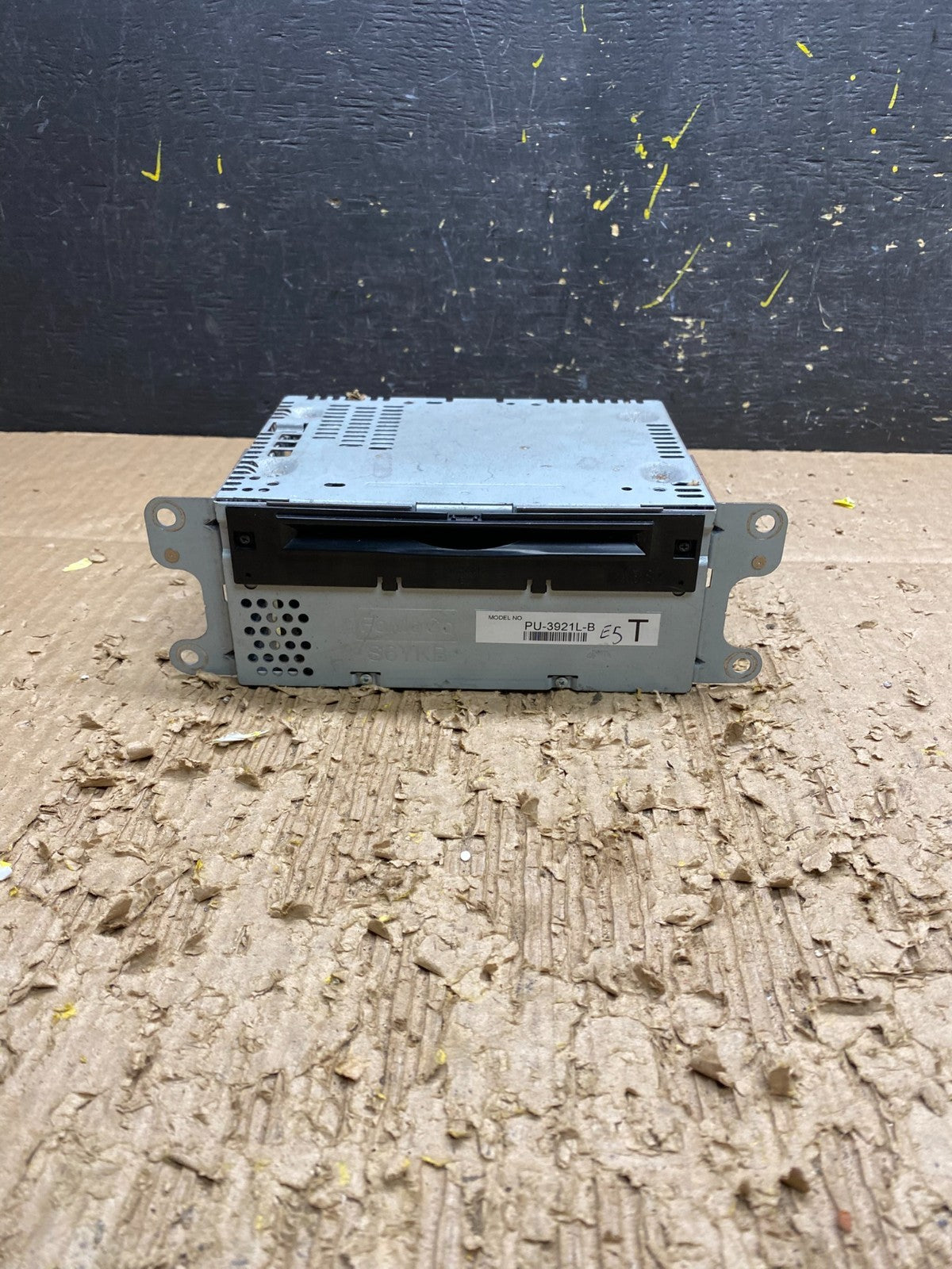 2016 to 2017 Ford Explorer Audio Equipment Radio Receiver AM FM CD w0006 DG0