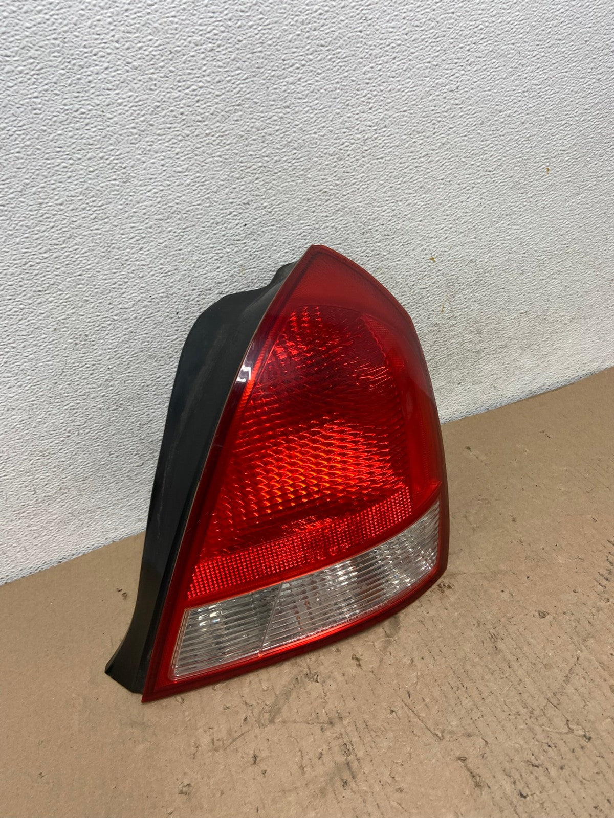 2001 2002 2003 Hyundai Elantra Right Passenger Rh Tail Light AF3234 LK2