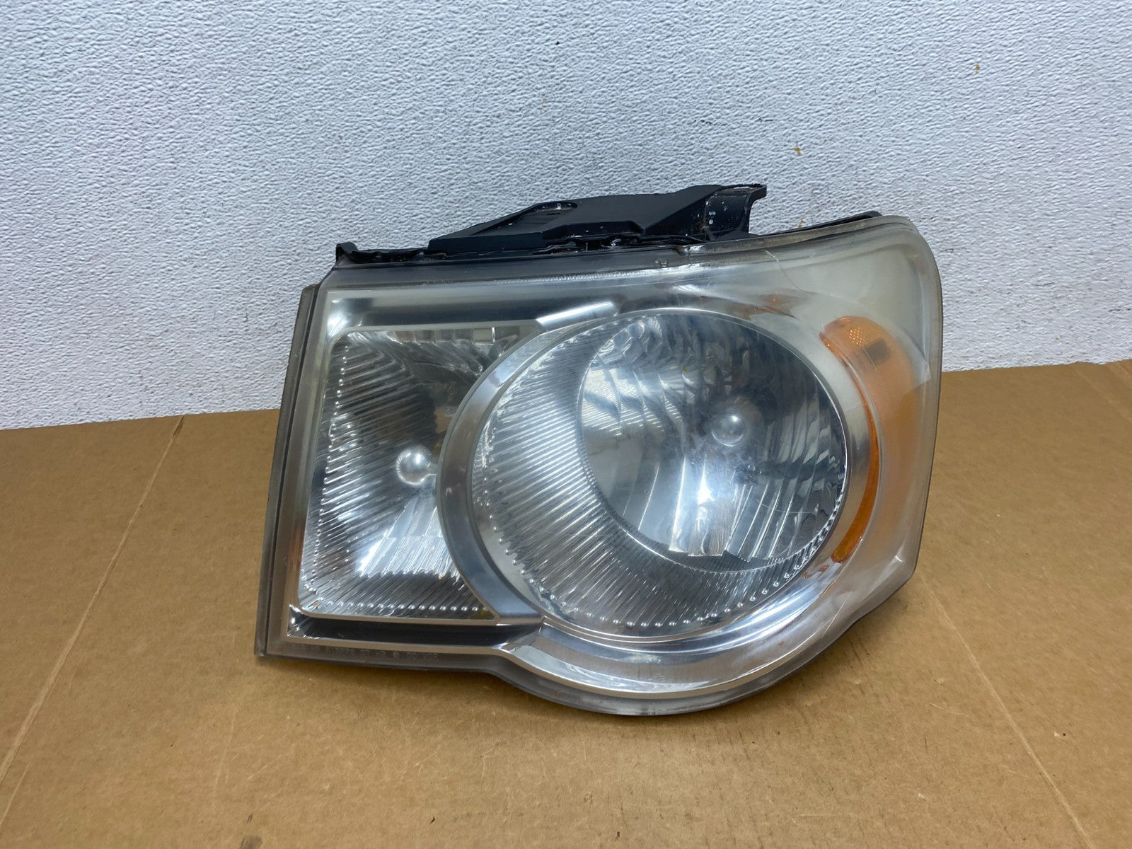 2007 2008 2009 Chrysler Aspen Left Driver LH Halogen Headlight AD8942 DW0