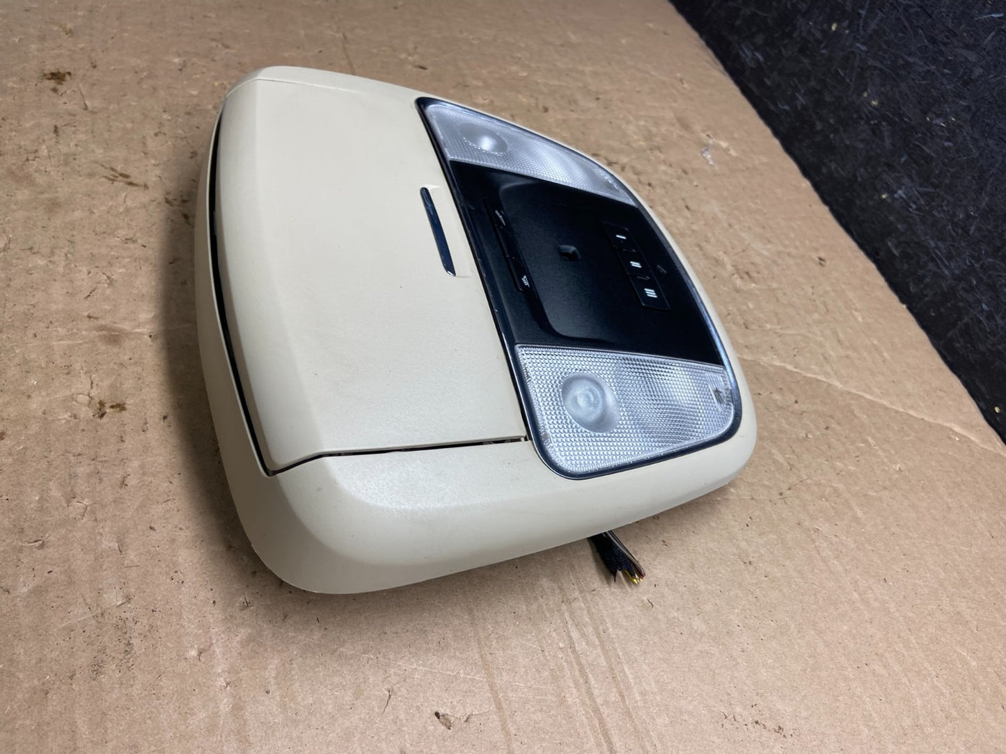 2014 to 2017 Jeep Cherokee Overhead Console Dome Light af2263 DG3