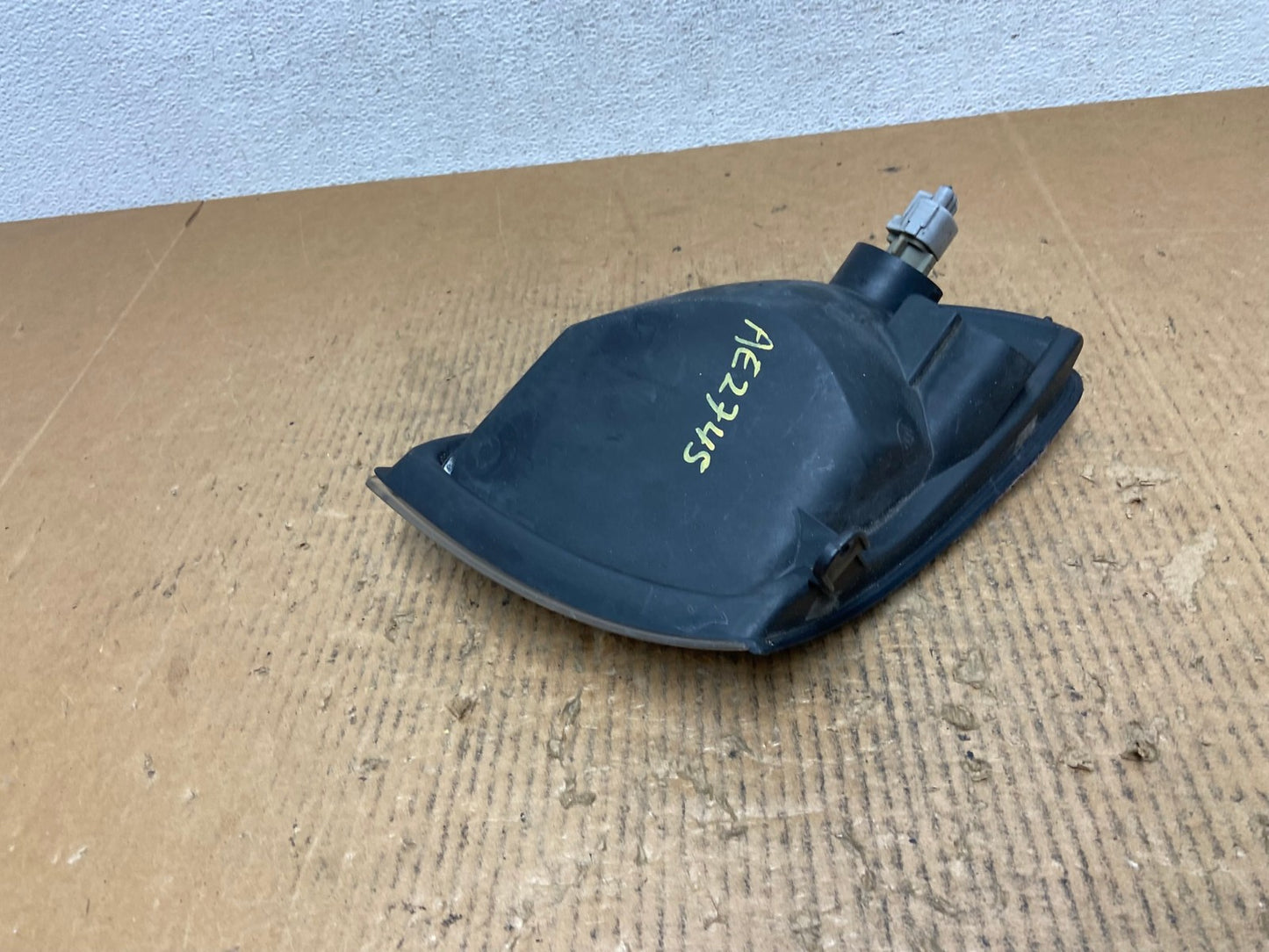1998 to 2000 Toyota Sienna Left Driver Side Turn Signal Marker Lamp AE2745 LK6