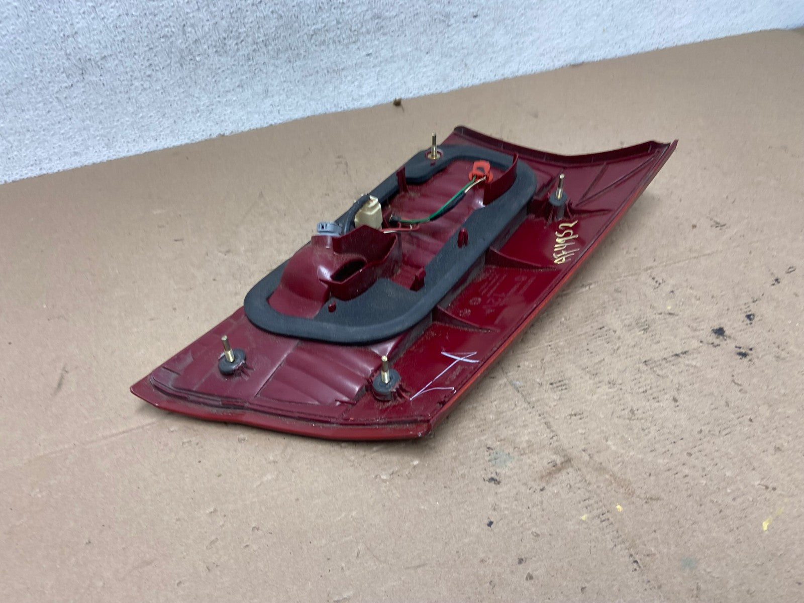 2004-2005 Toyota Sienna Right Passenger RH Side Inner Tail Light AF4952 LK3