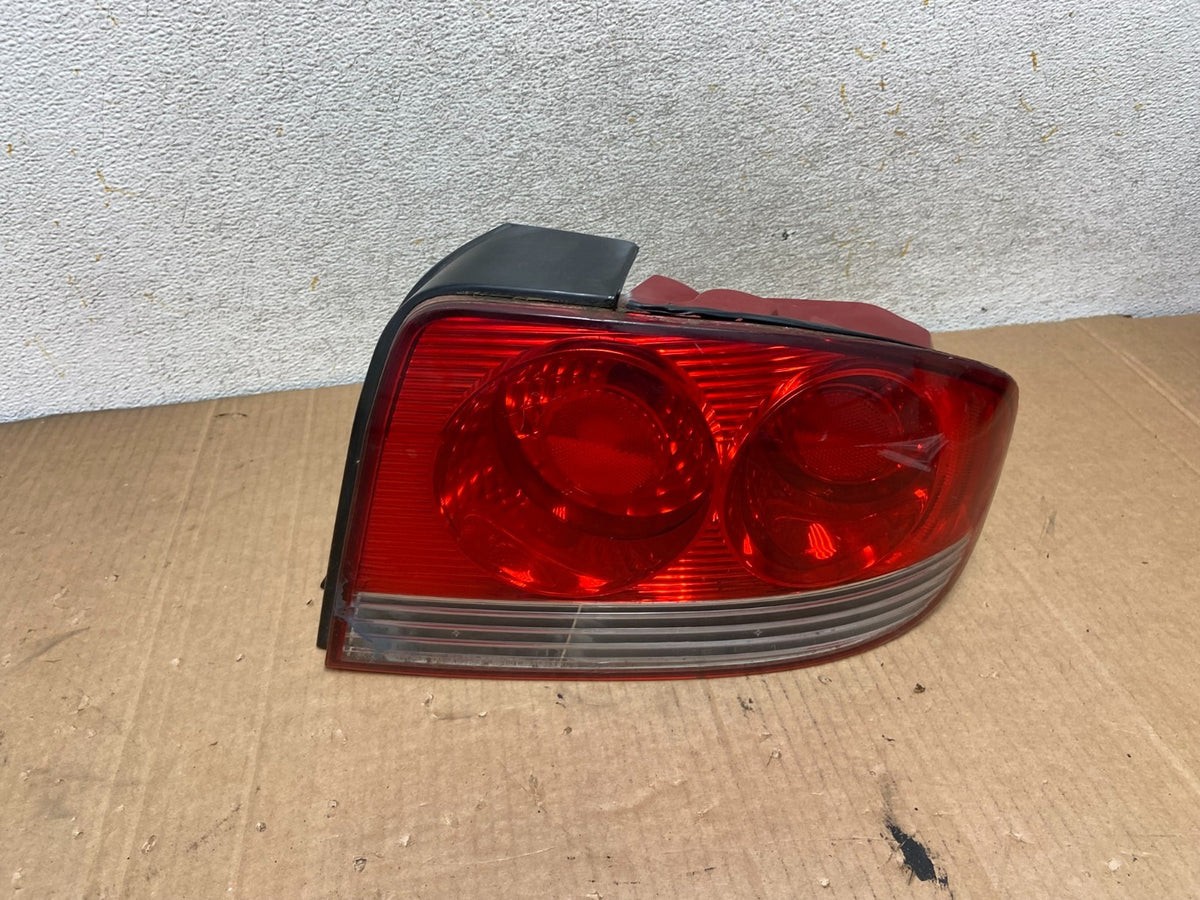 2002 - 2005 Hyundai Sonata Right Passenger RH Side Tail Light AI8468 LK0