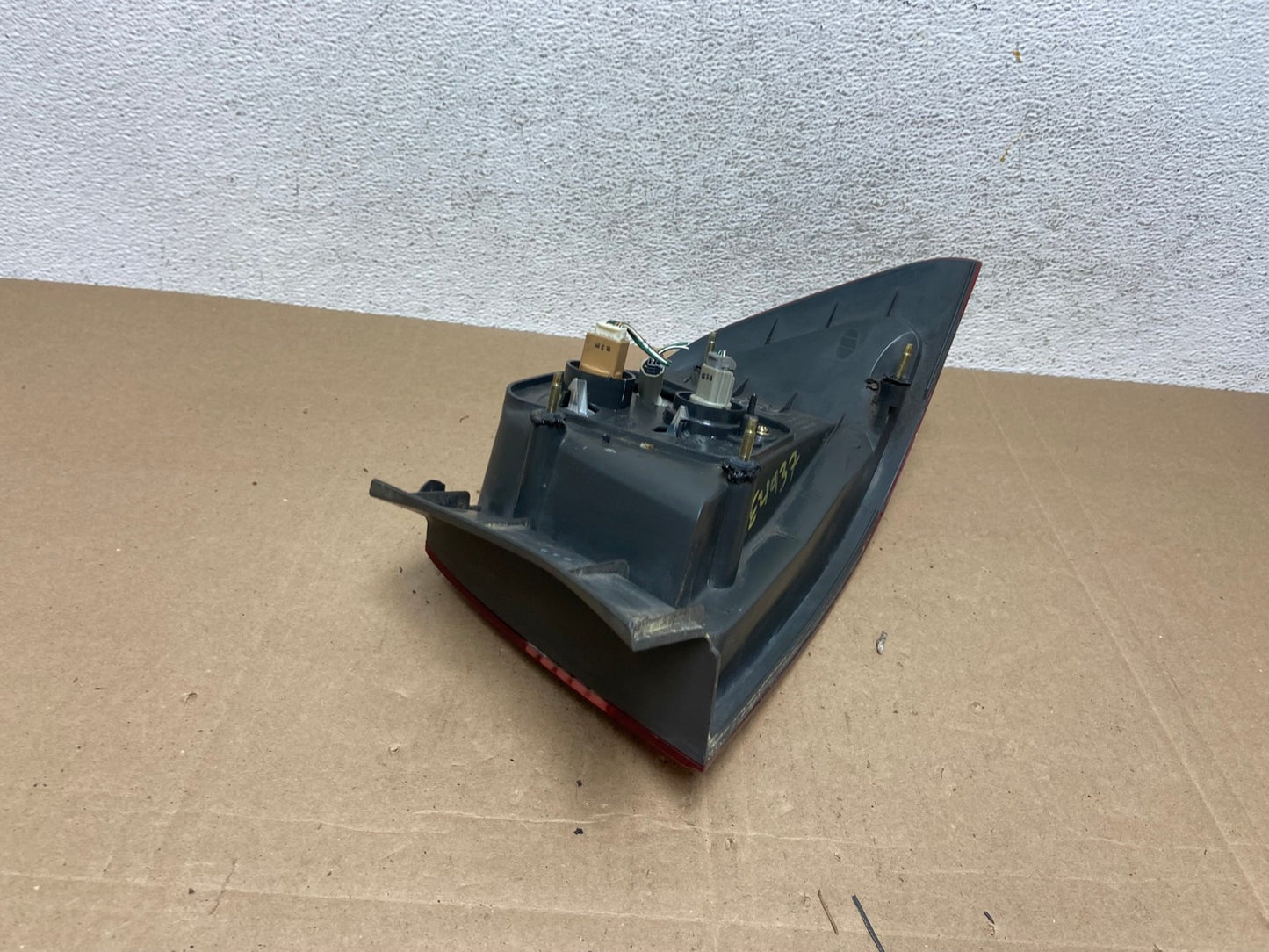 2000 2001 Lexus ES300 Outer Left Driver Lh Side Tail Light AE4937 LK5