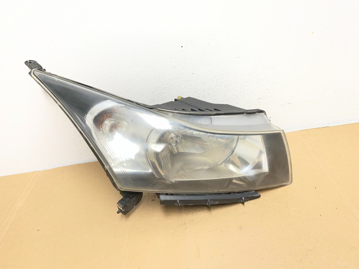 2011 to 2015 Chevrolet Cruze Halogen Right Passenger Rh Headlight AC5633 DW0