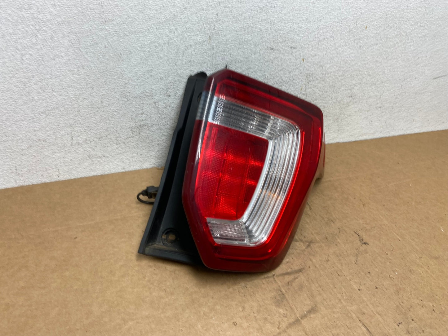 2016 -2019 Ford Explorer Right Passenger Side Rh Tail light AD6242 LK2