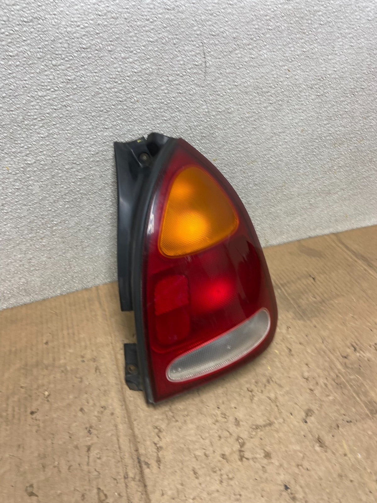 1996 to 2000 Hyundai Elantra Wagon Right Passenger Side Tail Light AA7174 DG2