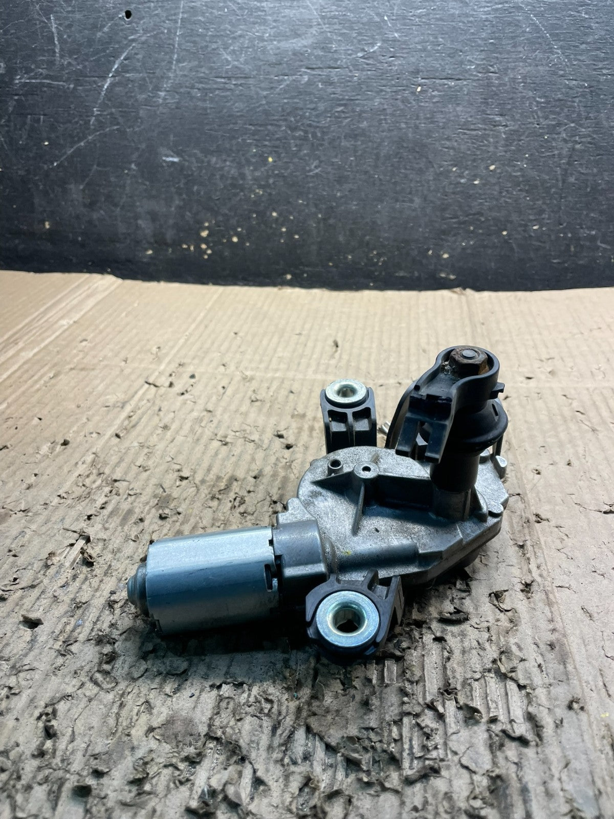 2010 to 2014 Volkswagen Golf Rear Windshield Wiper Motor y0033 DG3