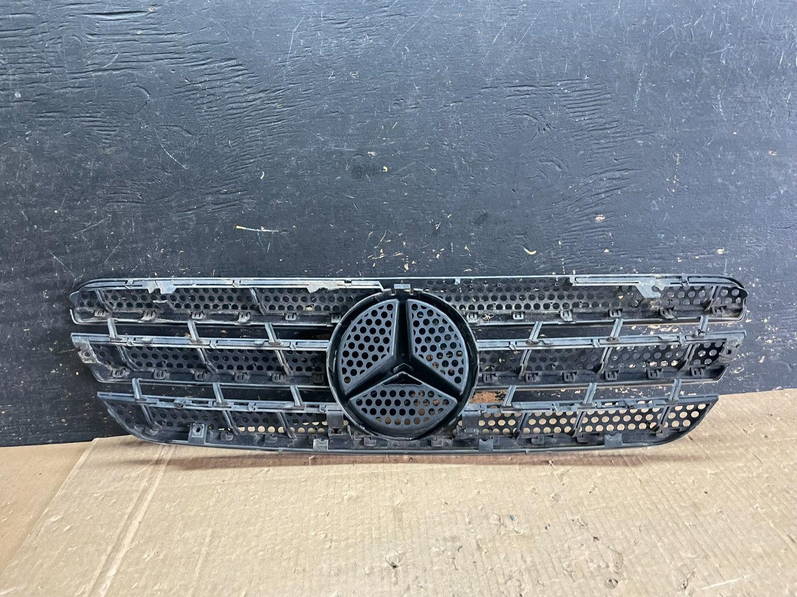 1998 to 2005 Mercedes-Benz ML320 Front Upper Grille Grill OEM ab3218 DG4