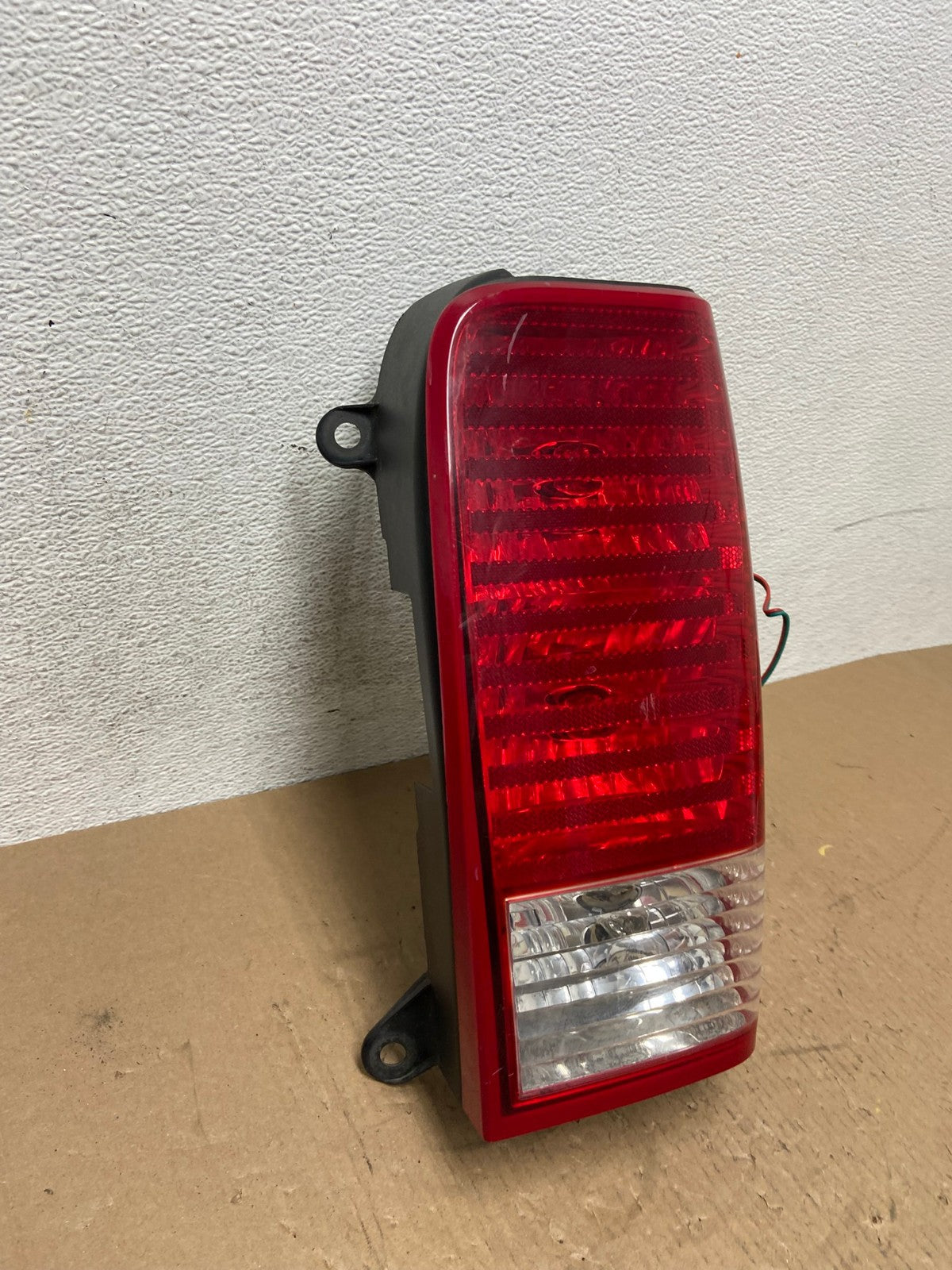 2007 2008 2009 Chrysler Aspen Tail light Right Passenger RH Side AD7809 LK2