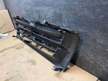 2001 2002 Mitsubishi Montero Front Upper Grill Grille x3258 DG9